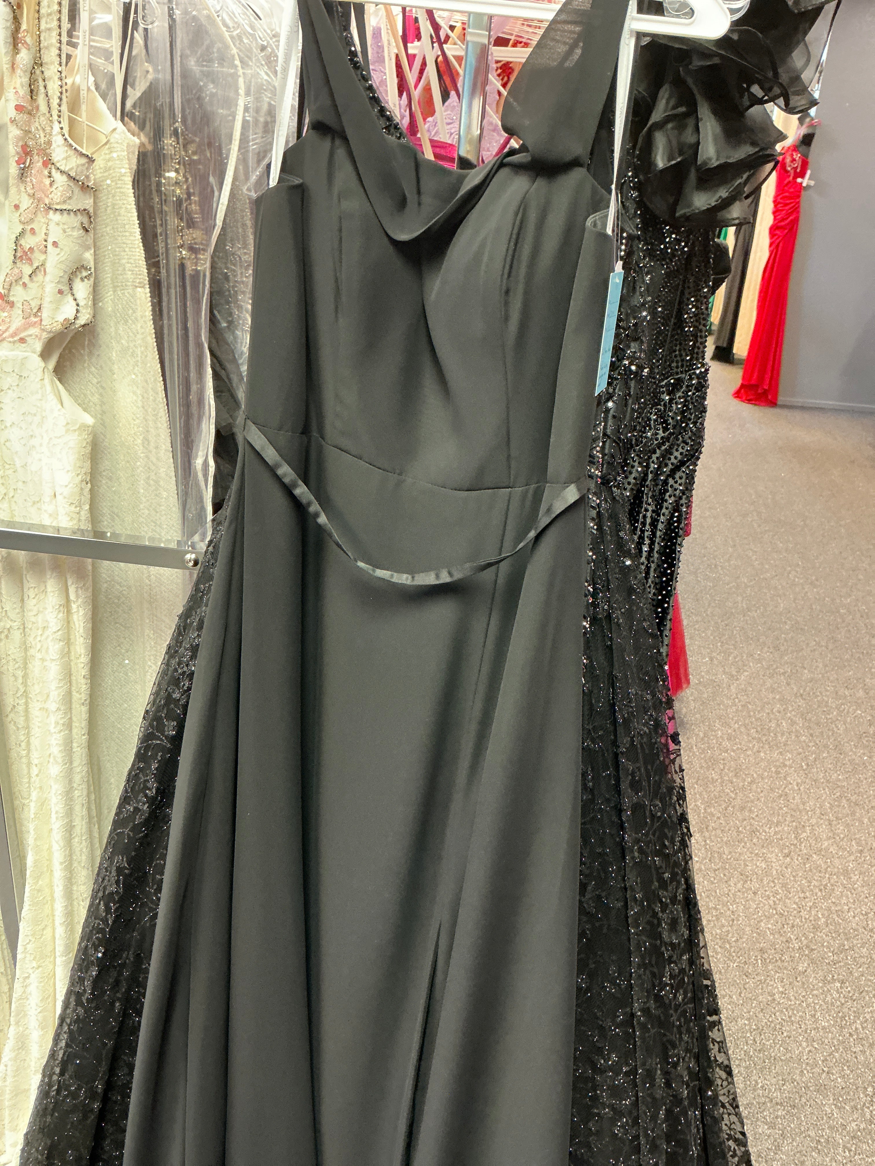 40122/black/10/christina Wu