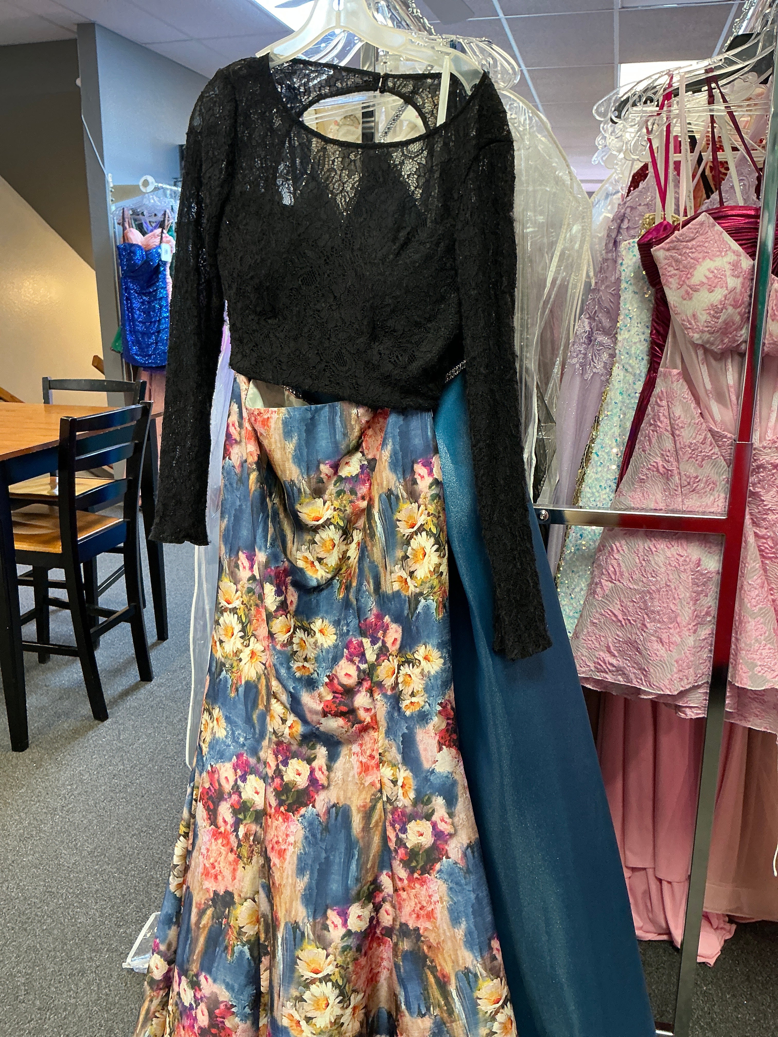 217391T/blue & black floral/10/nina canacci