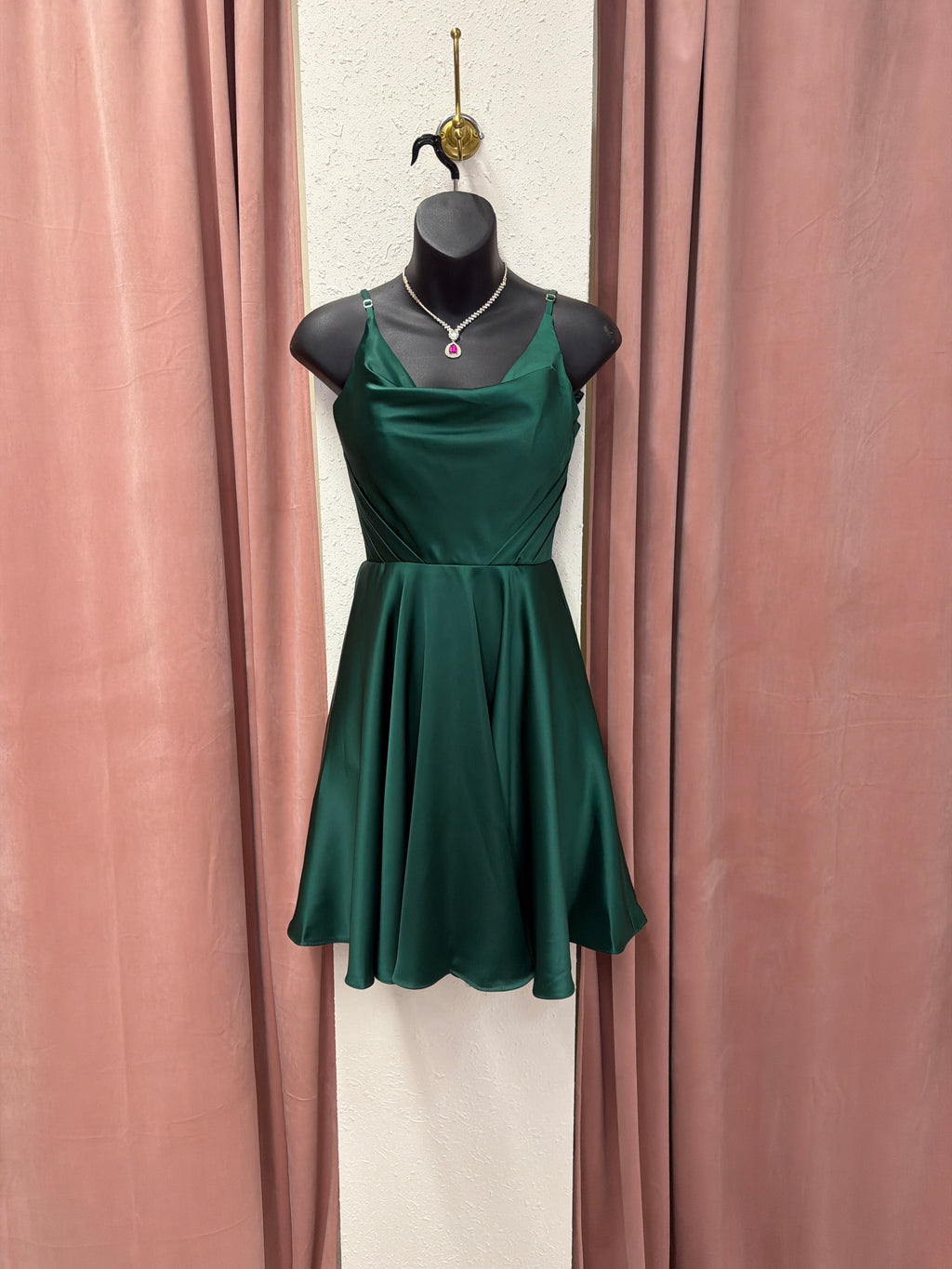 R75952 / Forest Green / 2 / Nox Anabel