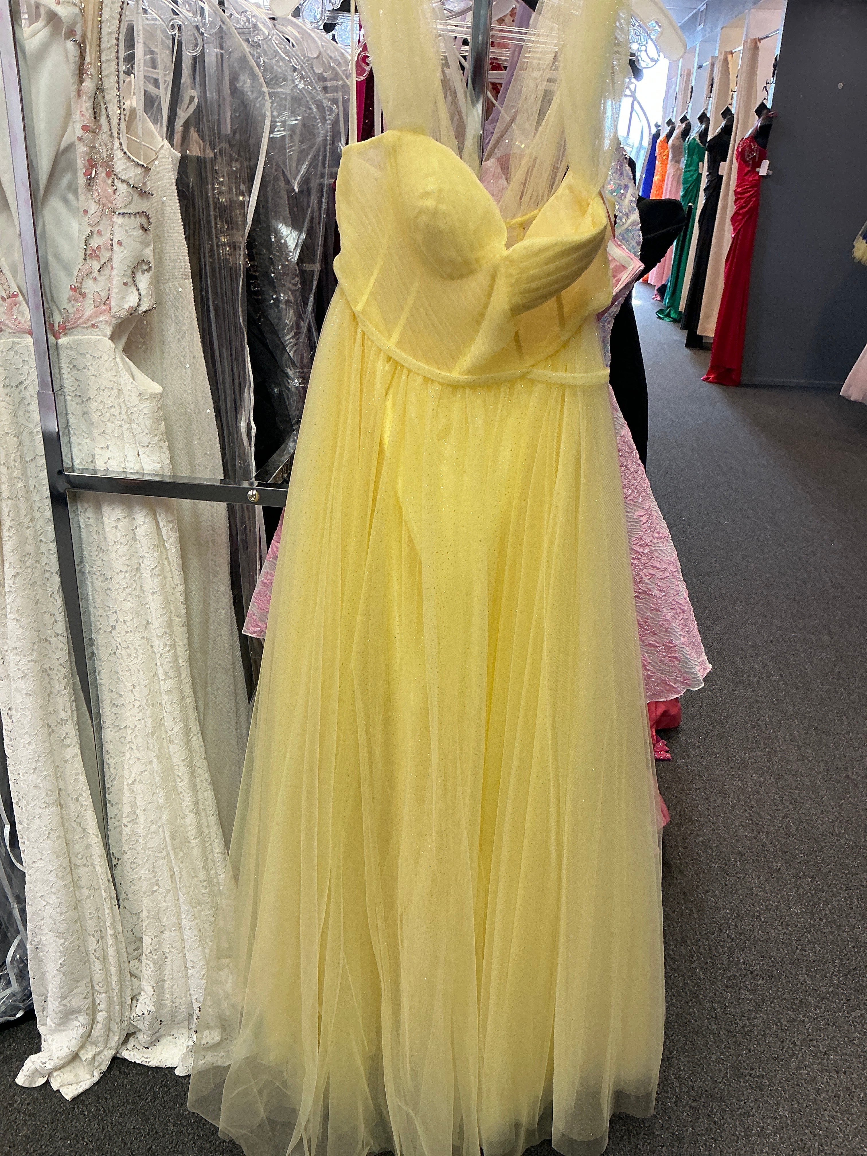 719/yellow/10/Madison James