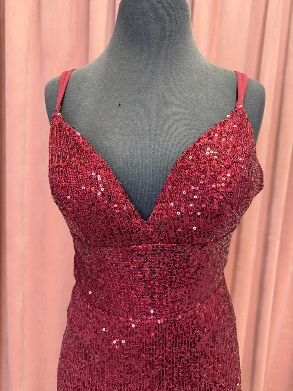 88586 / Wine Red / Size 4 / Amarra