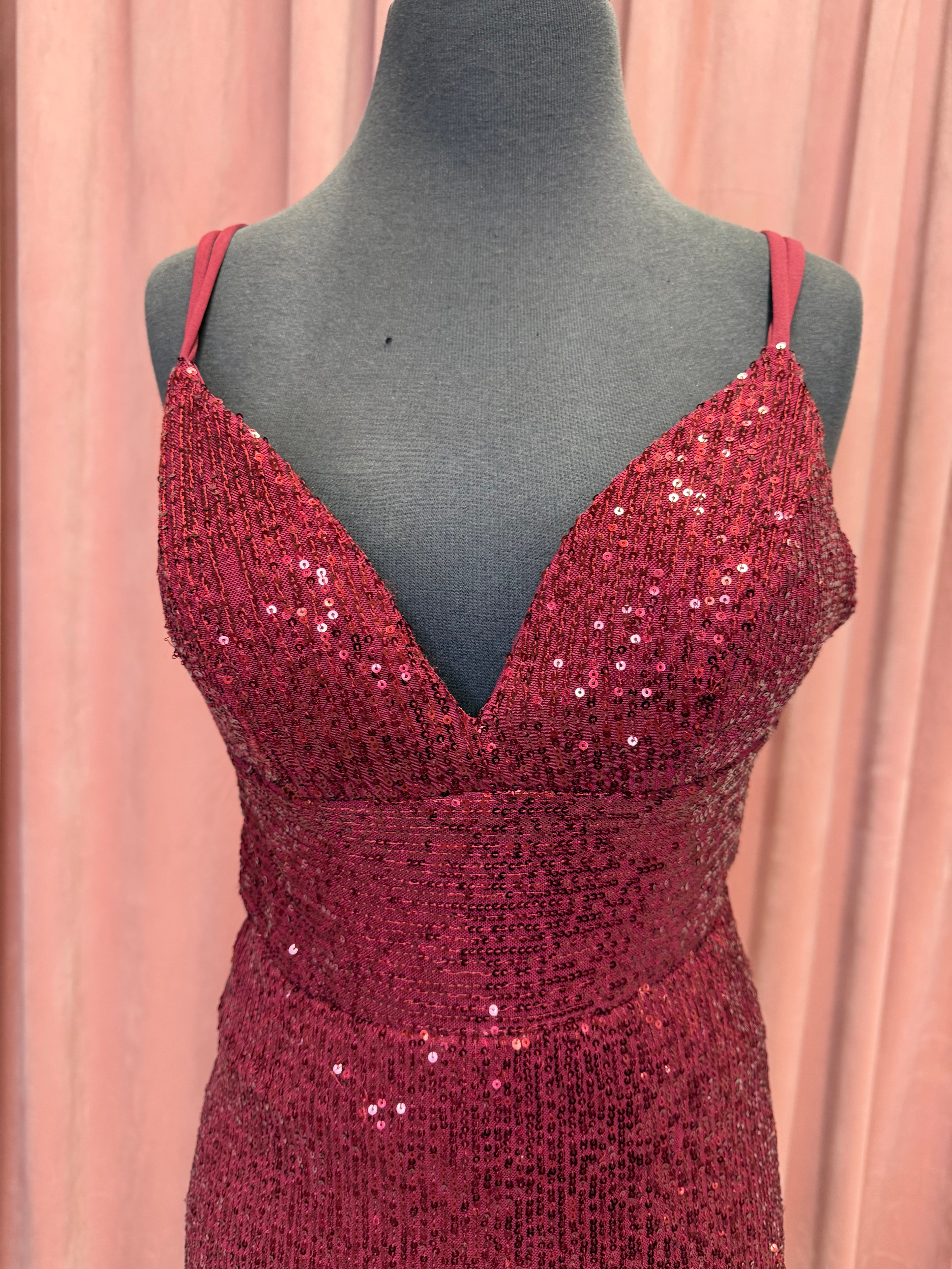 88586 / Wine Red / Size 4 / Amarra