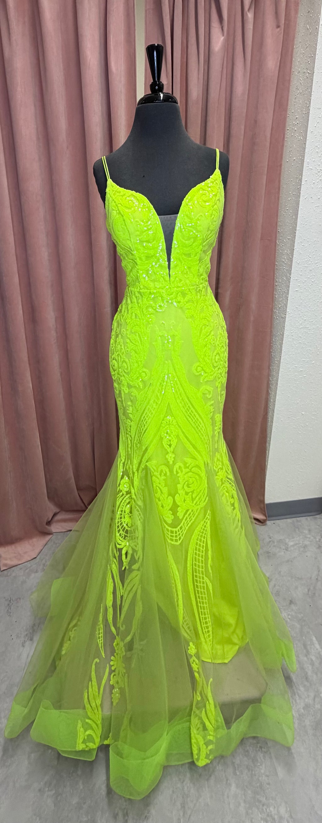 61554 / Lemon Lime / Size 4 / Alyce