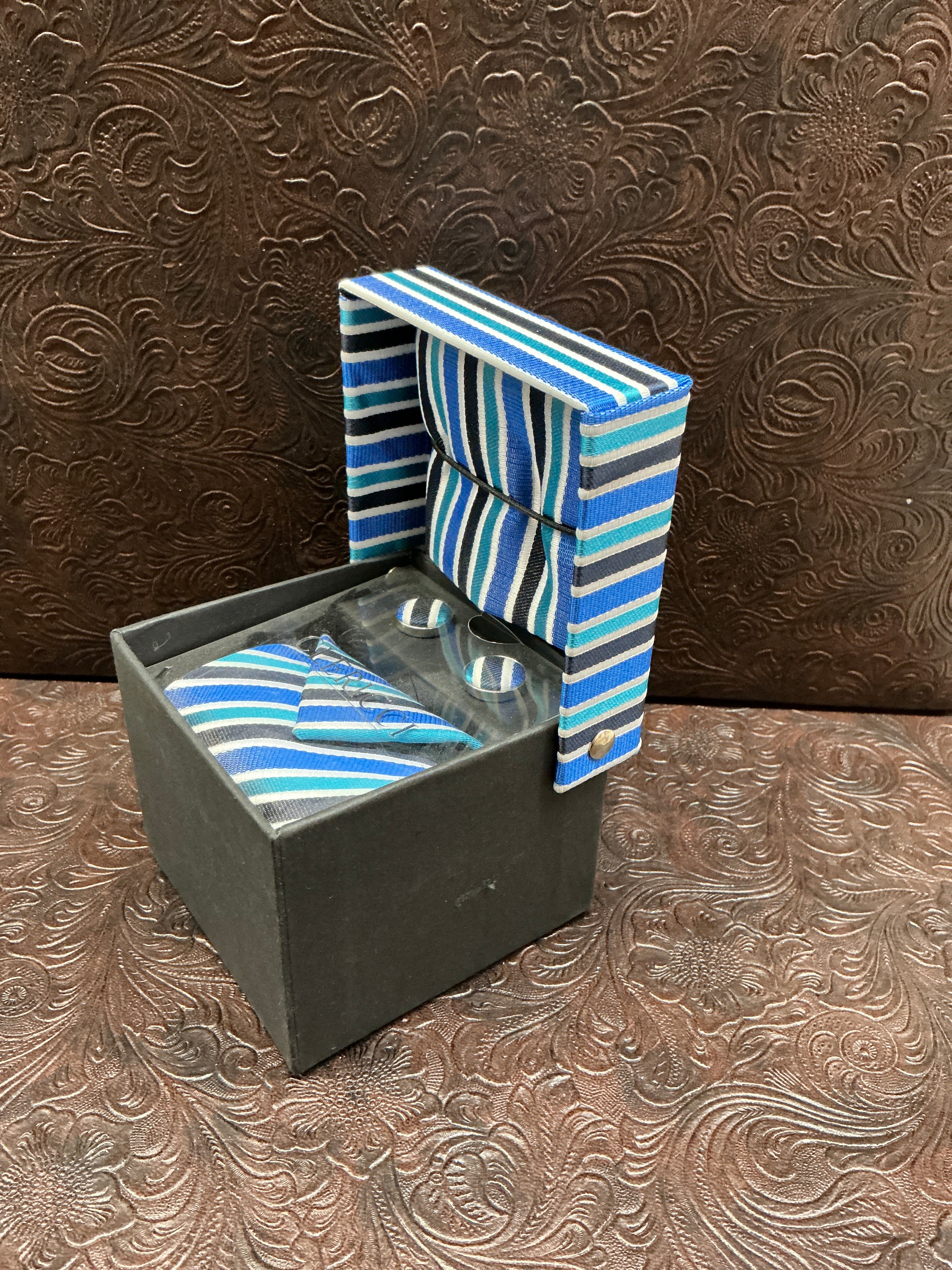 Blue stripes tie