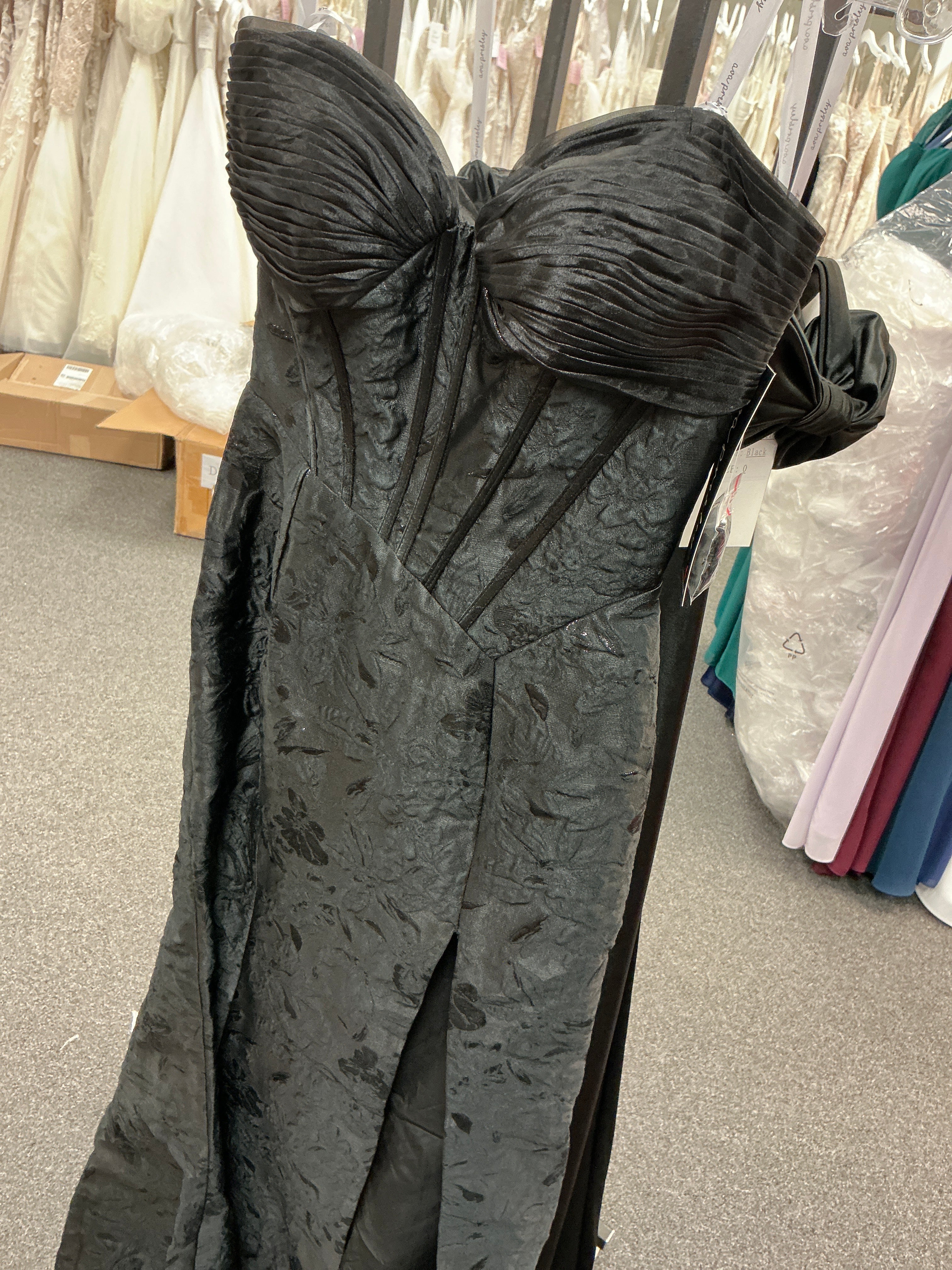 42313/ Black/ Size 4/ Ava Presley