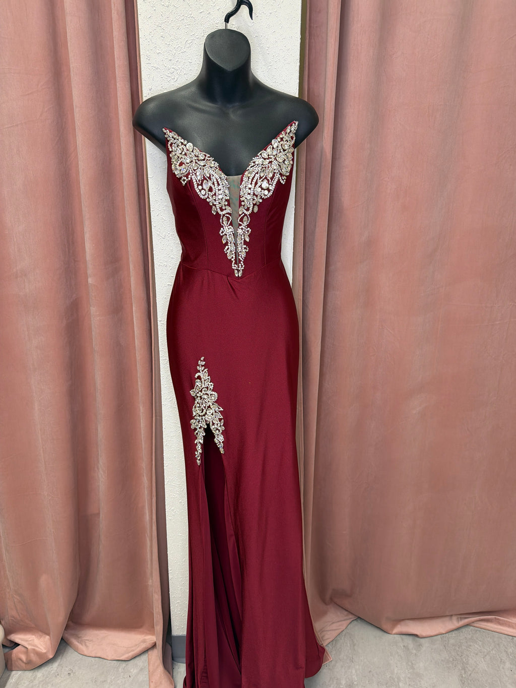 PS25201 / Deep Red / 2 / Portia and Scarlett