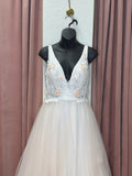 19080 / White & Blush / Size 0 / Cecilia