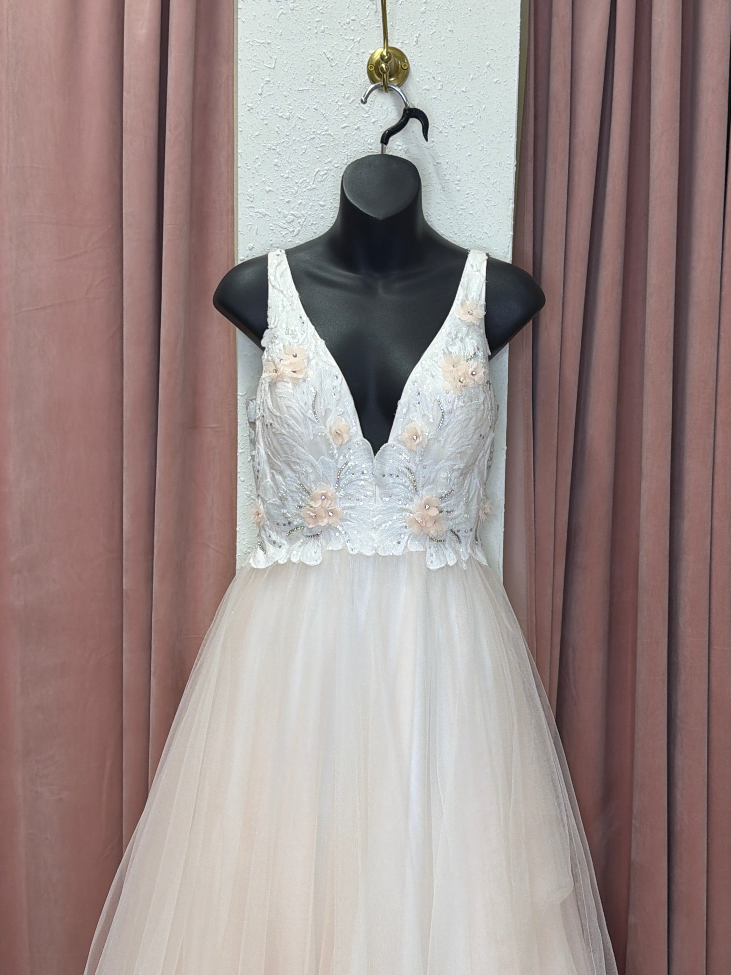 19080 / White & Blush / Size 0 / Cecilia