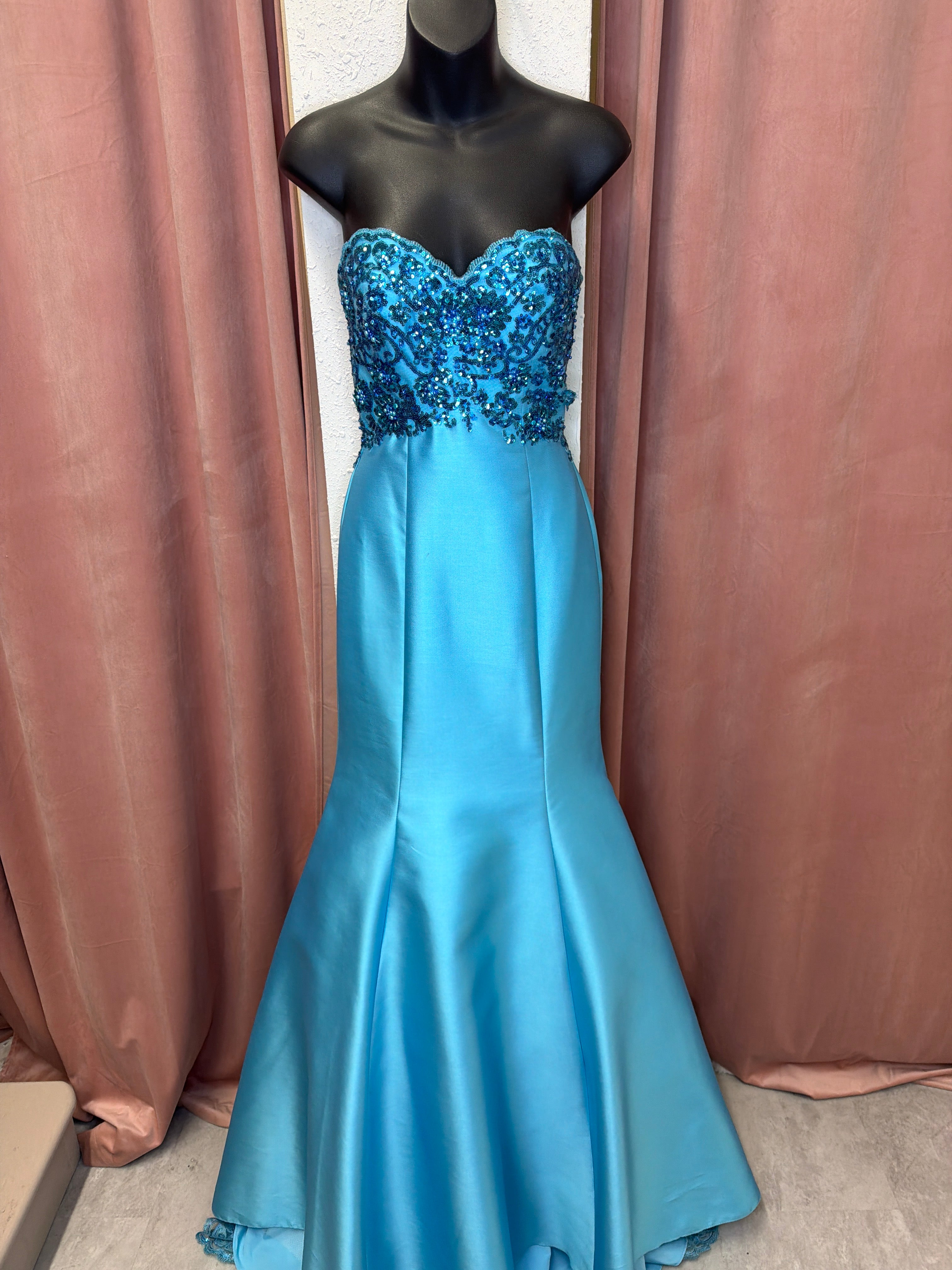 4806 / Light Blue / 2 / Ellie Wilde