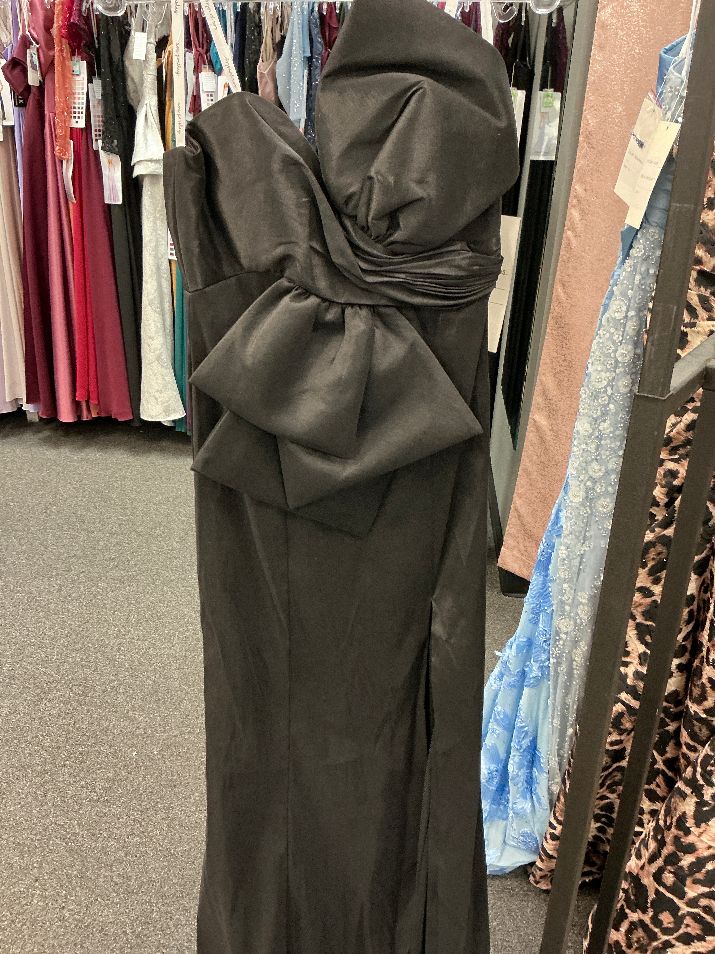 42305/Black/ Size 8/Ava Presley