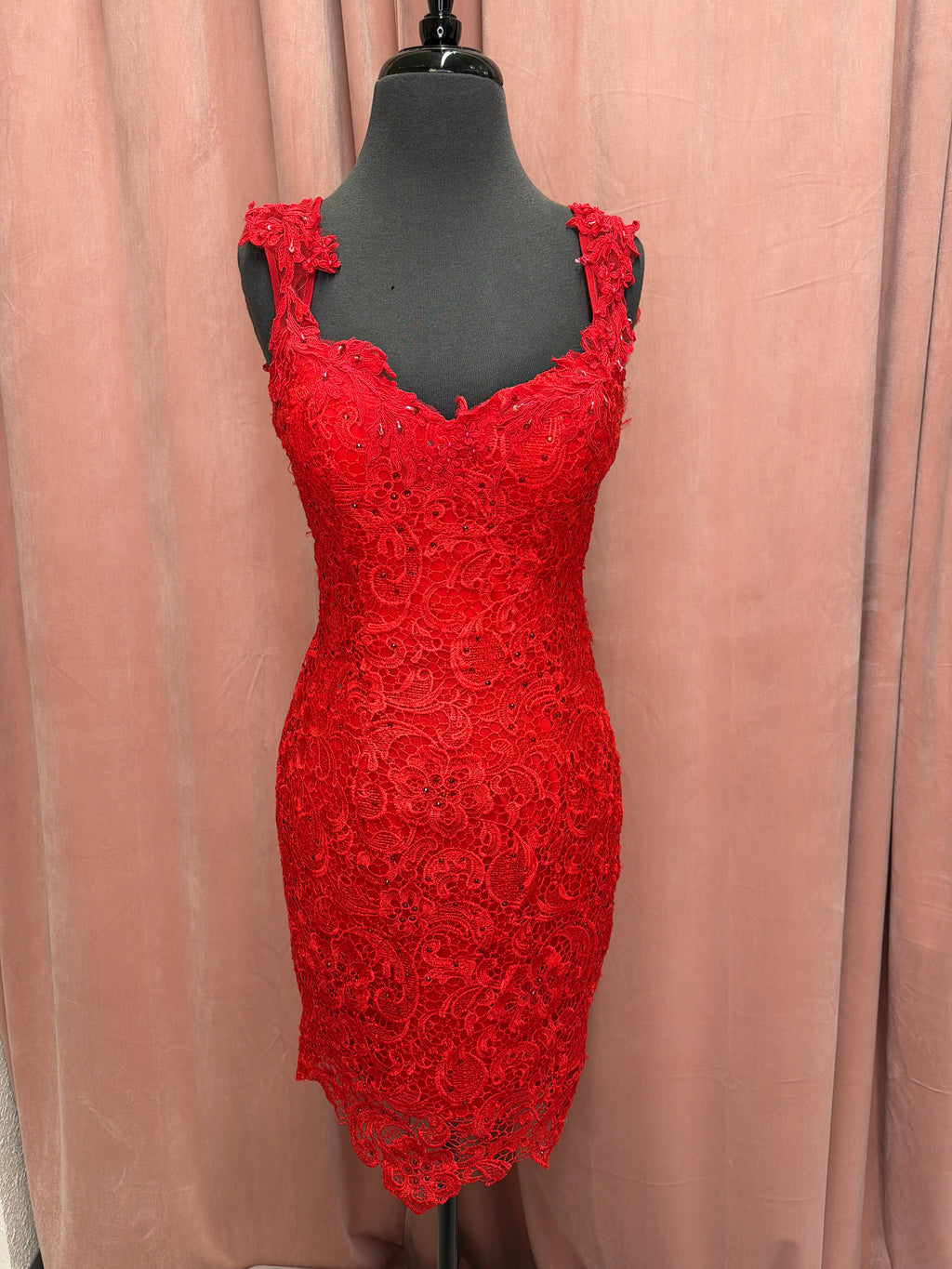 7146 / Red / 4 / Alyce