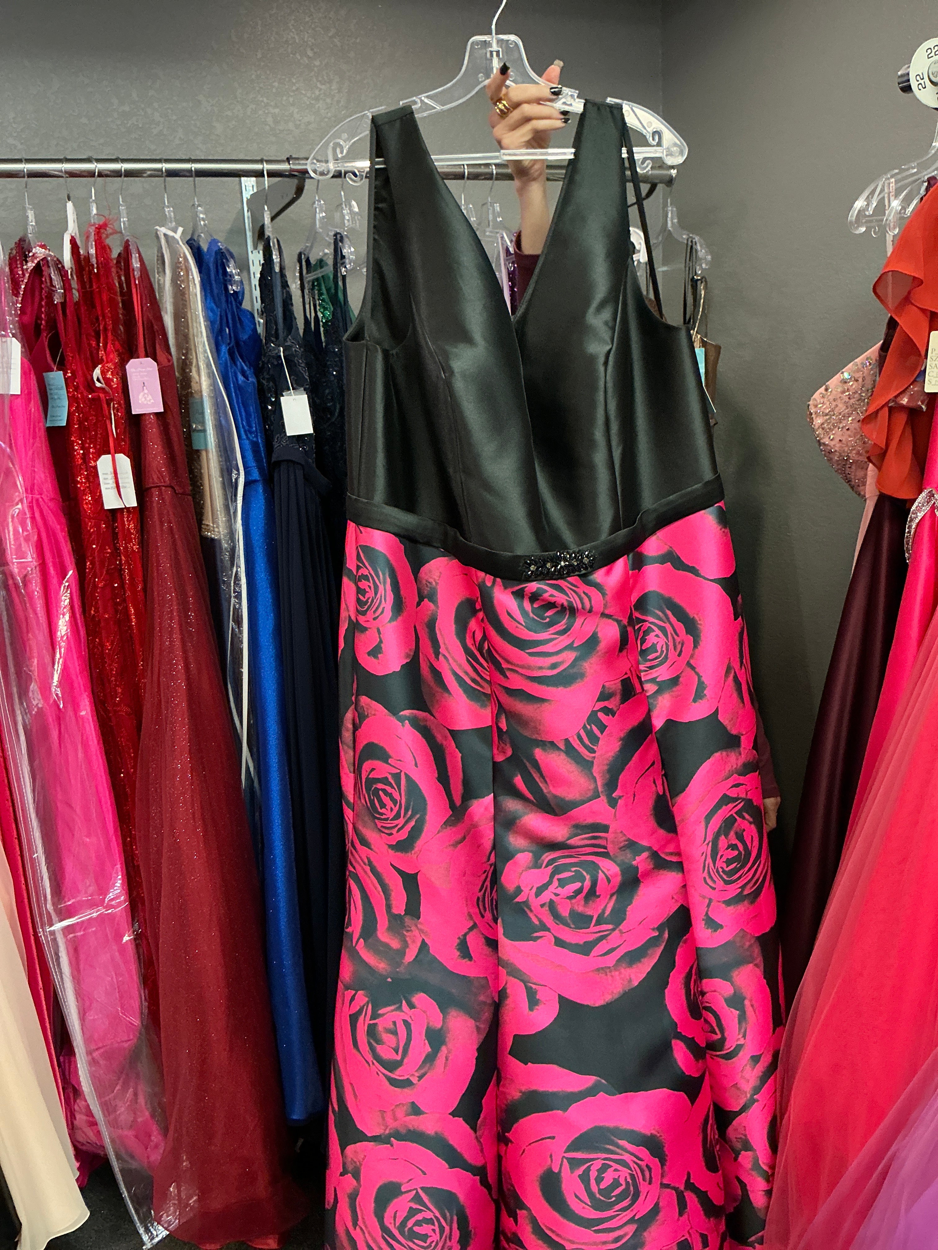 722 / Black & Pink / 20 / Sydneys Closet