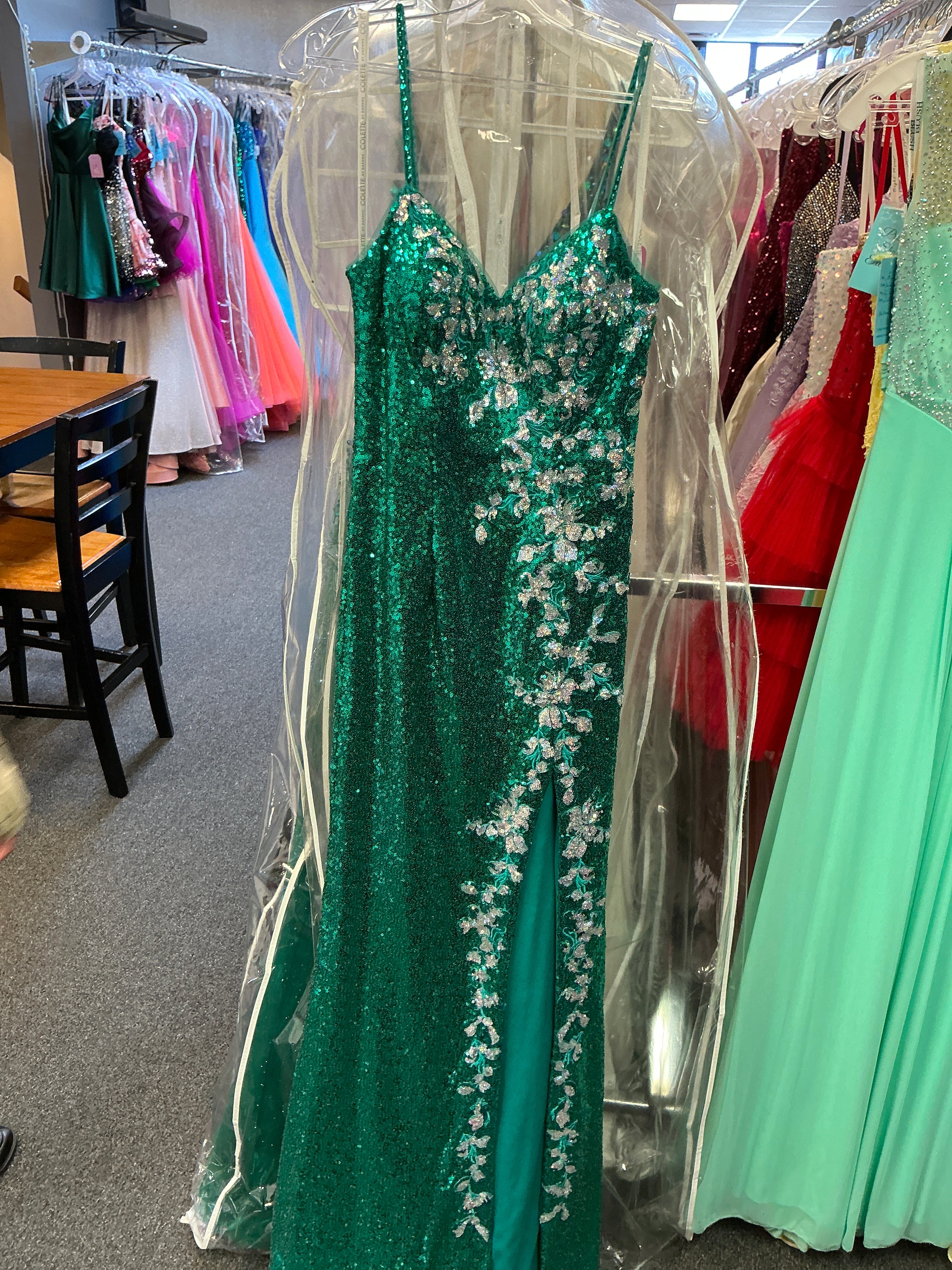 CL5196 / Jade / 2 / Collette