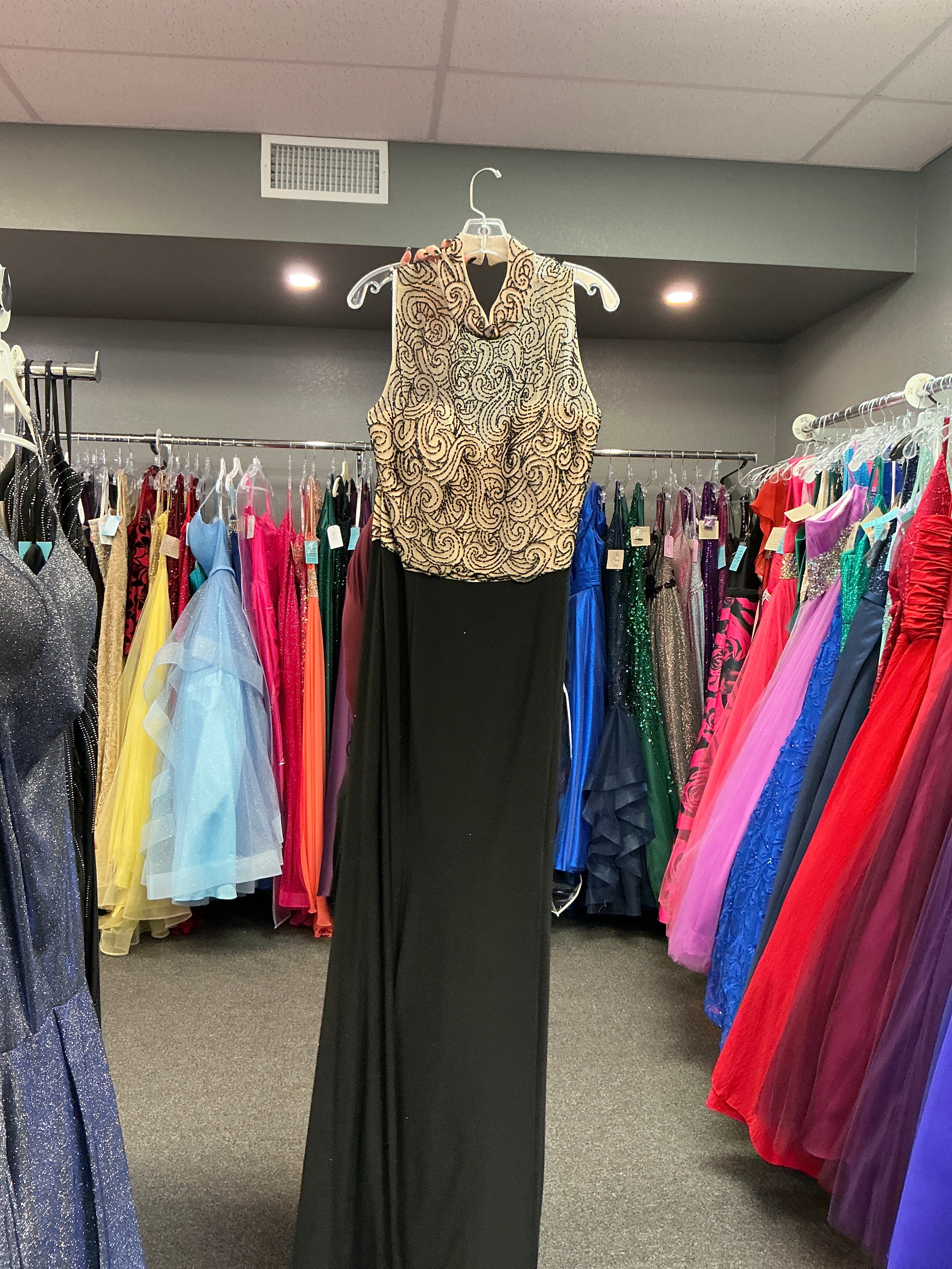 6330 / Black / 18 / Rachel Allan