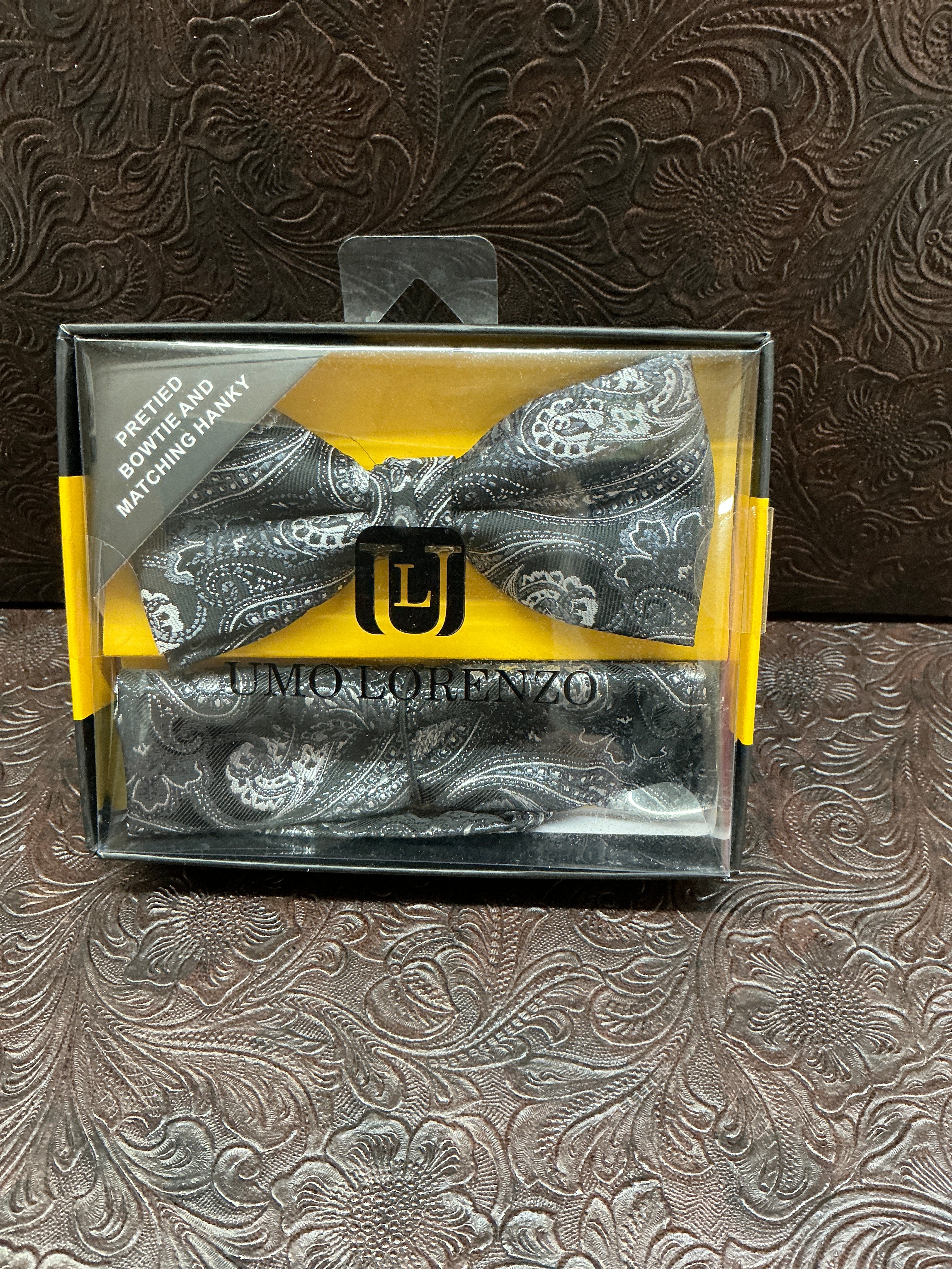 Black paisley print bow tie