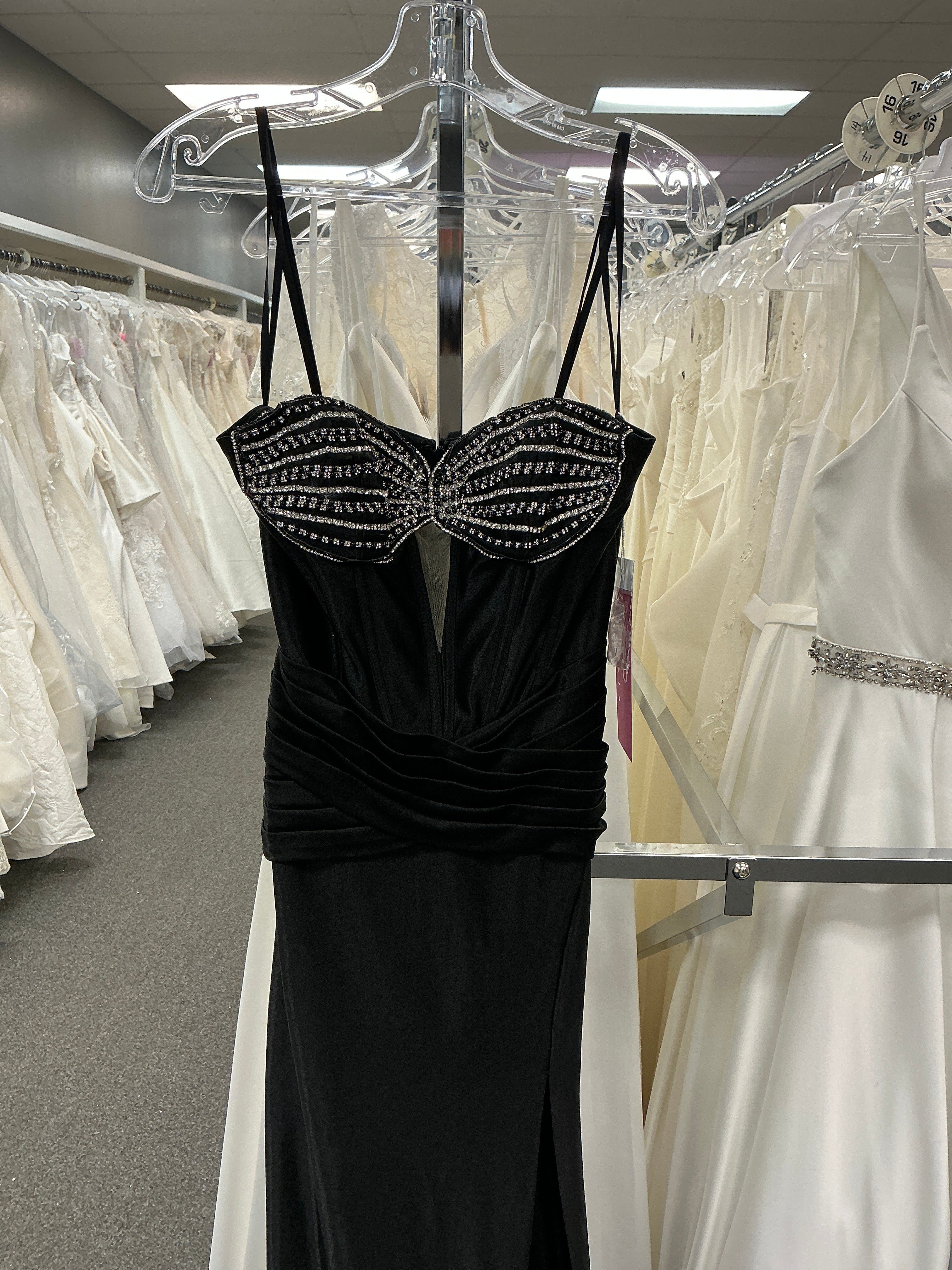 8024 / Black / Size 6 / Cecilia