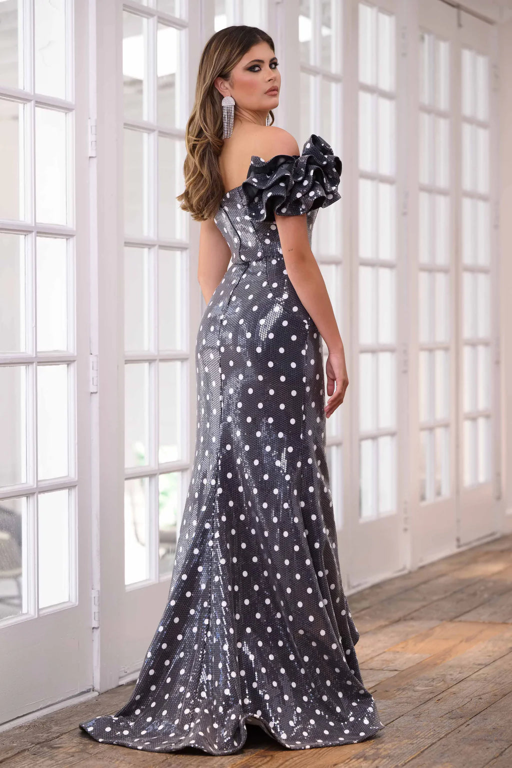 39264/ Black/ Size 6/ Ava Presley