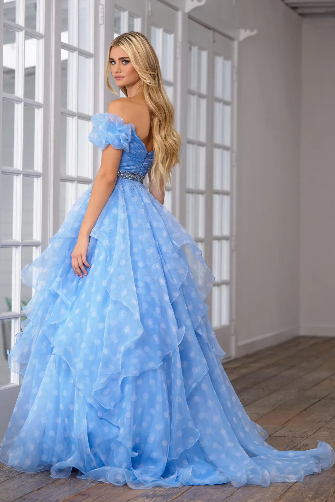 39318/ Light Blue/ Size 6/ Ava Presley