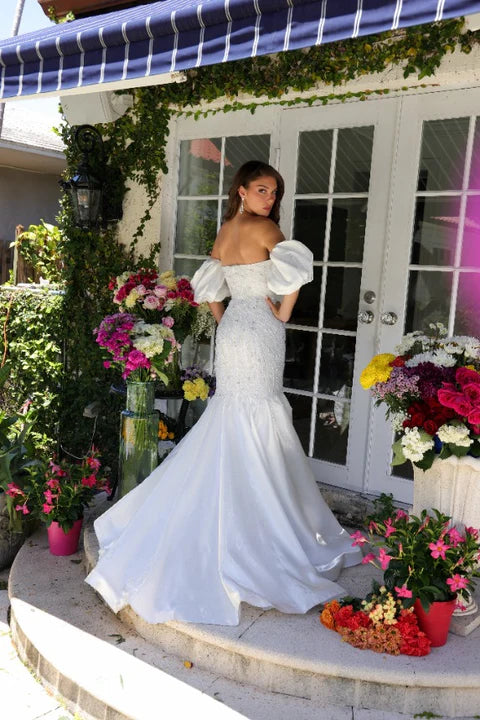 29243/ White/ Size 4/ Ava Presley