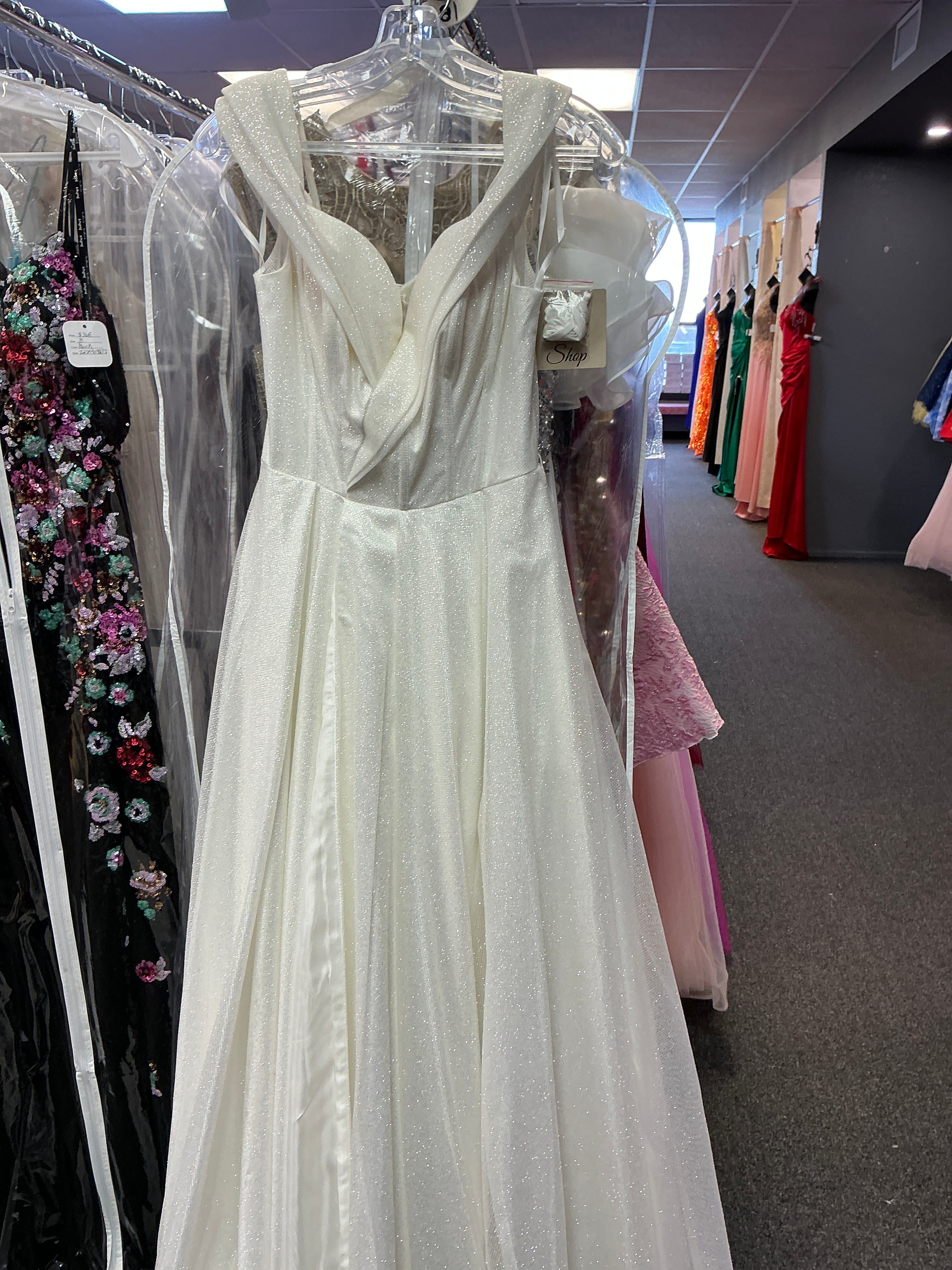 Dc214w/ off white/6/ Cinderella