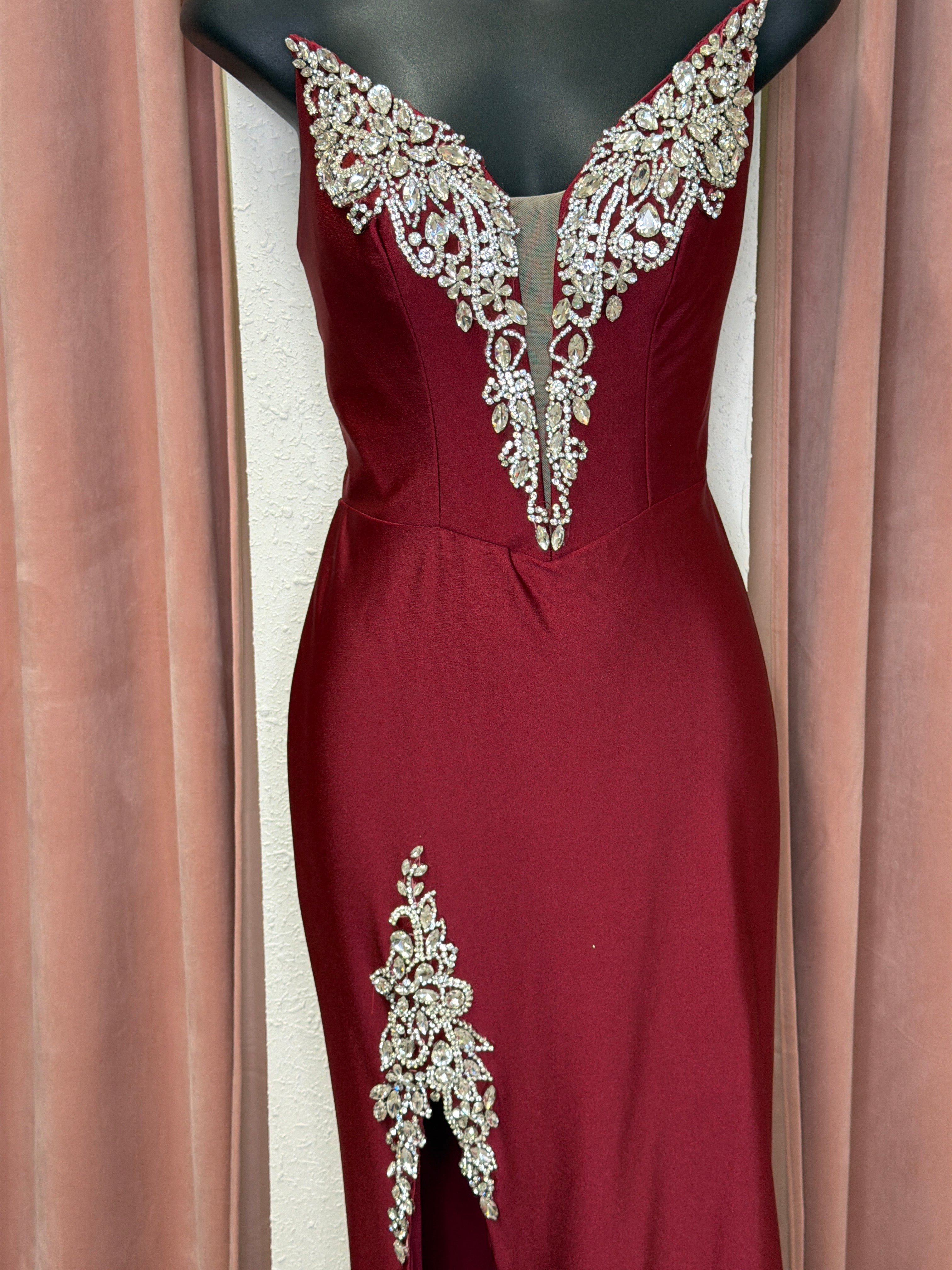 PS25201 / Deep Red / 2 / Portia and Scarlett