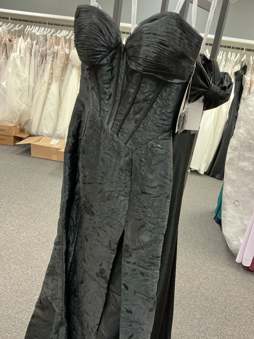 42313/ Black/ Size 4/ Ava Presley