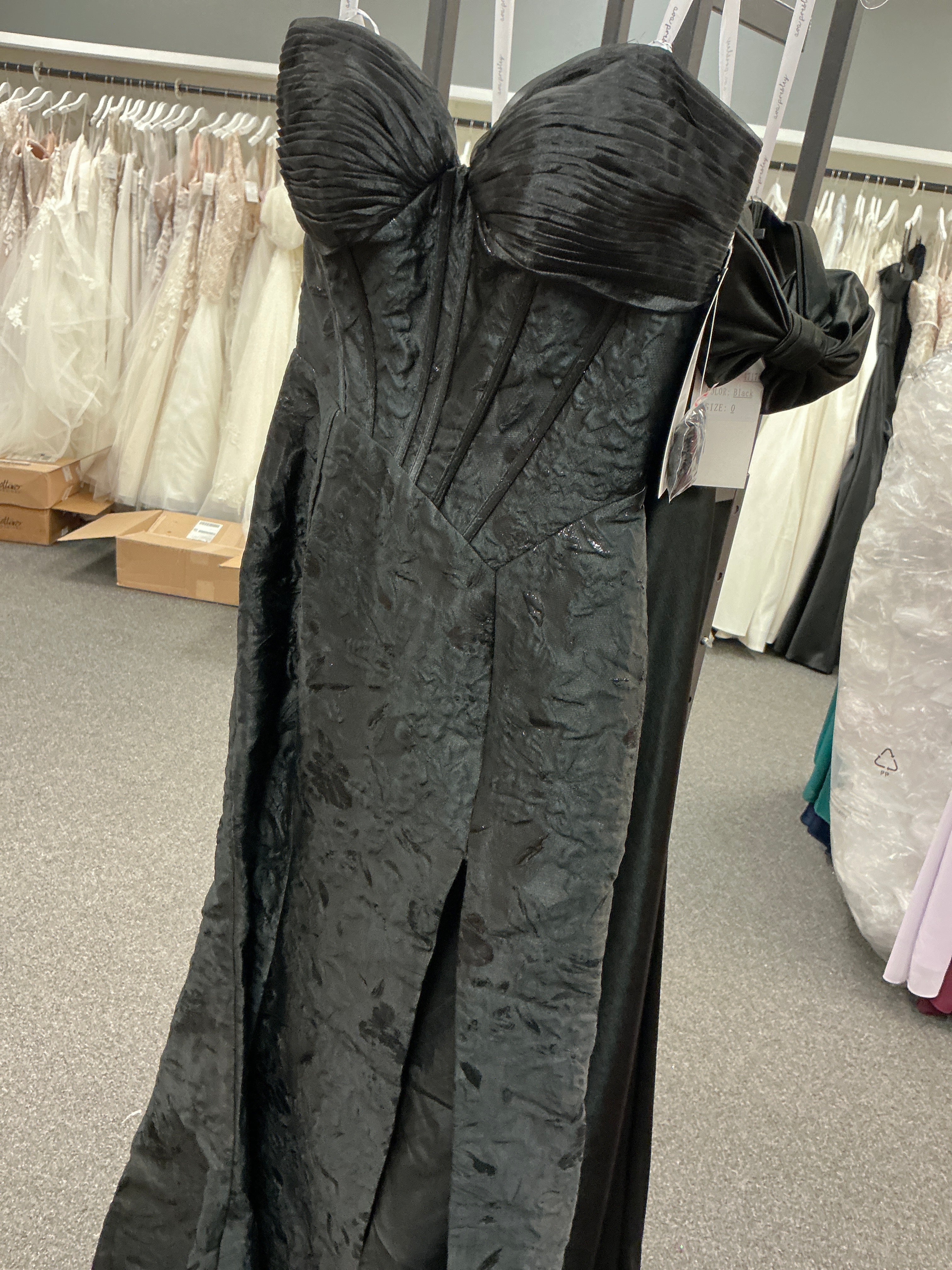 42313/ Black/ Size 4/ Ava Presley