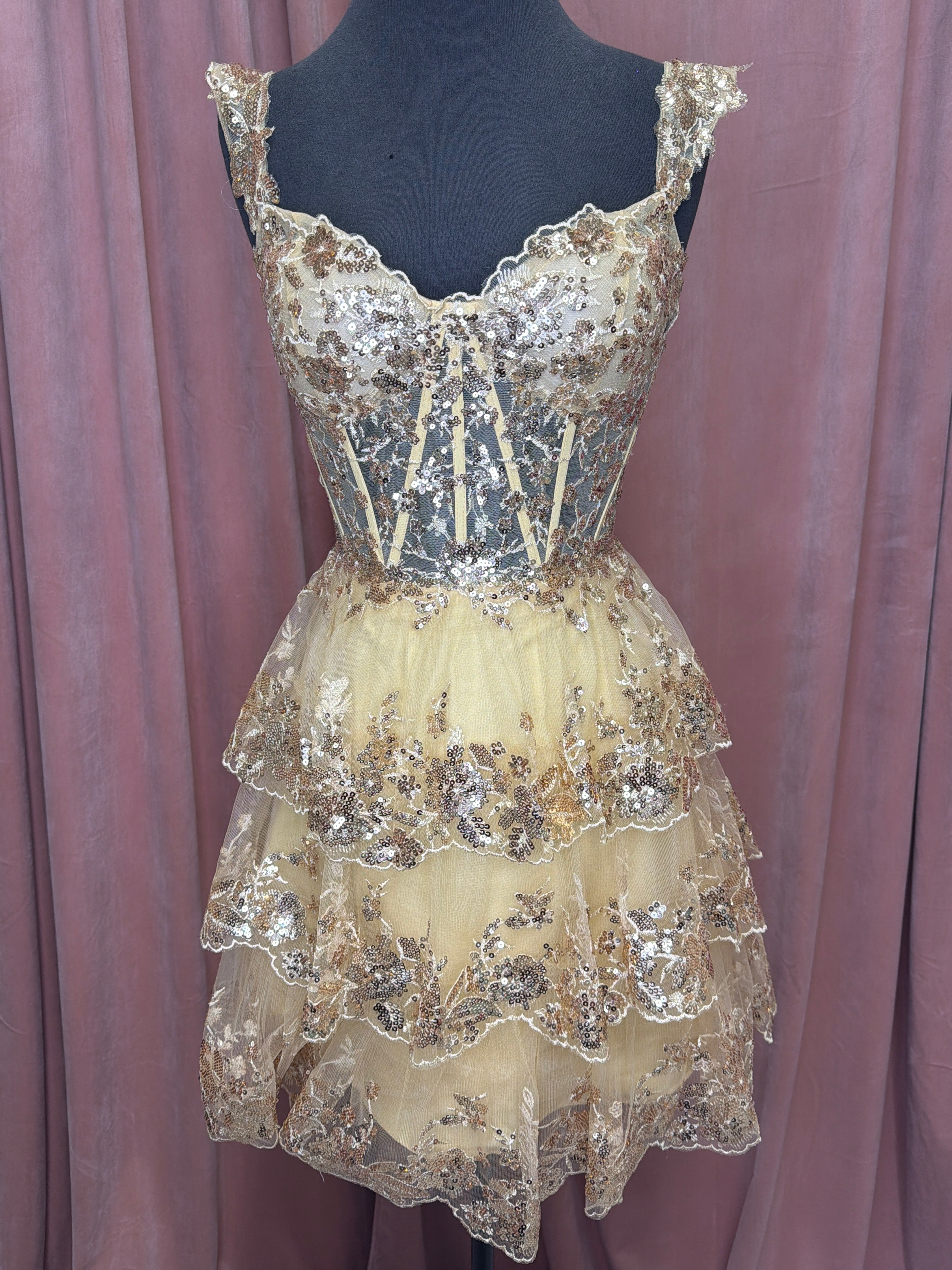 K8565 / Gold / 4 / Nox Anabel