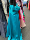 2272212d / Peacock / 18 / Madison James