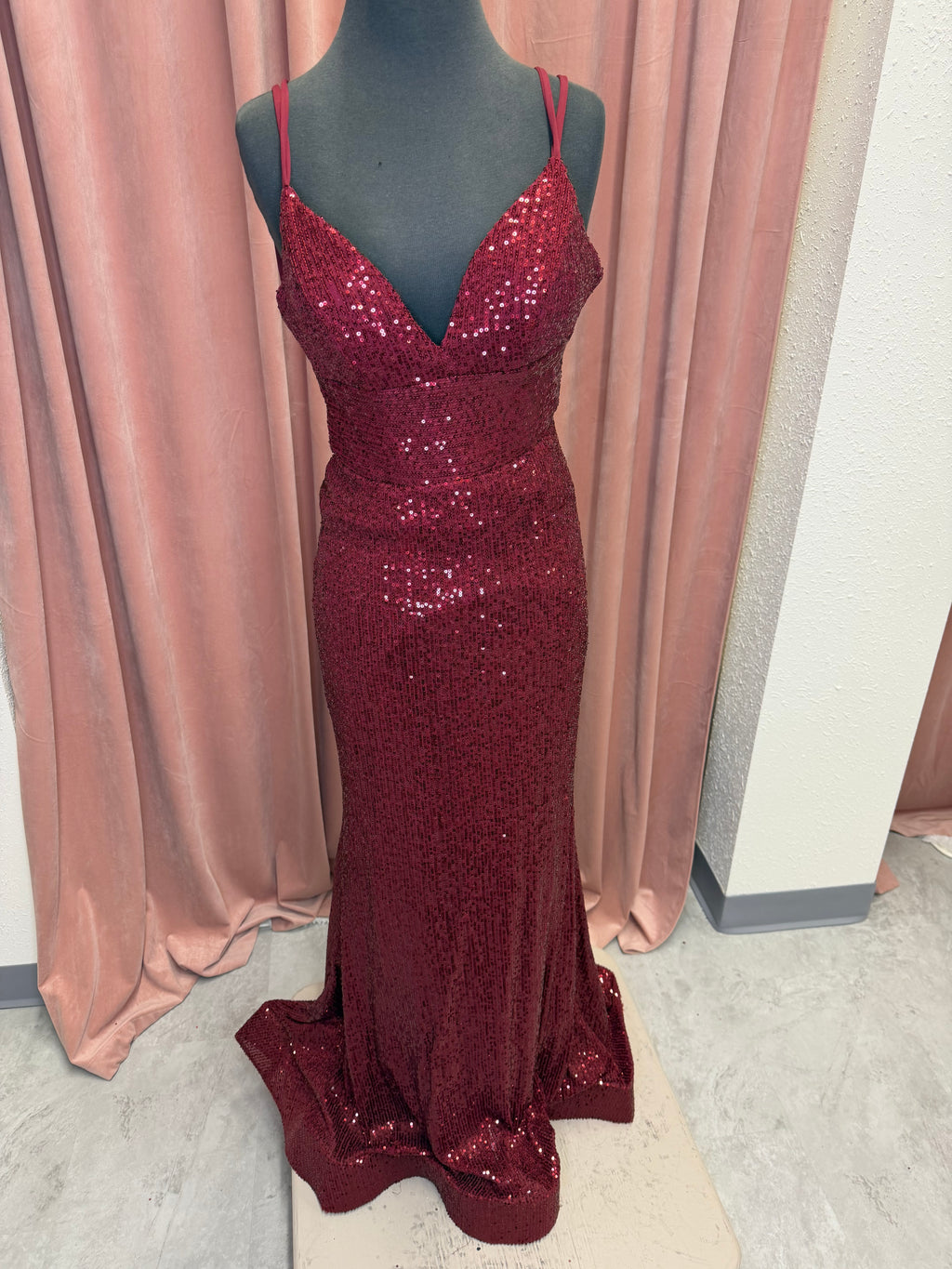 88586 / Wine Red / Size 4 / Amarra