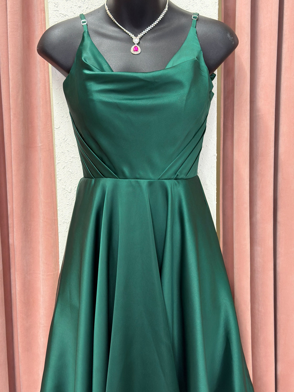 R75952 / Forest Green / 2 / Nox Anabel