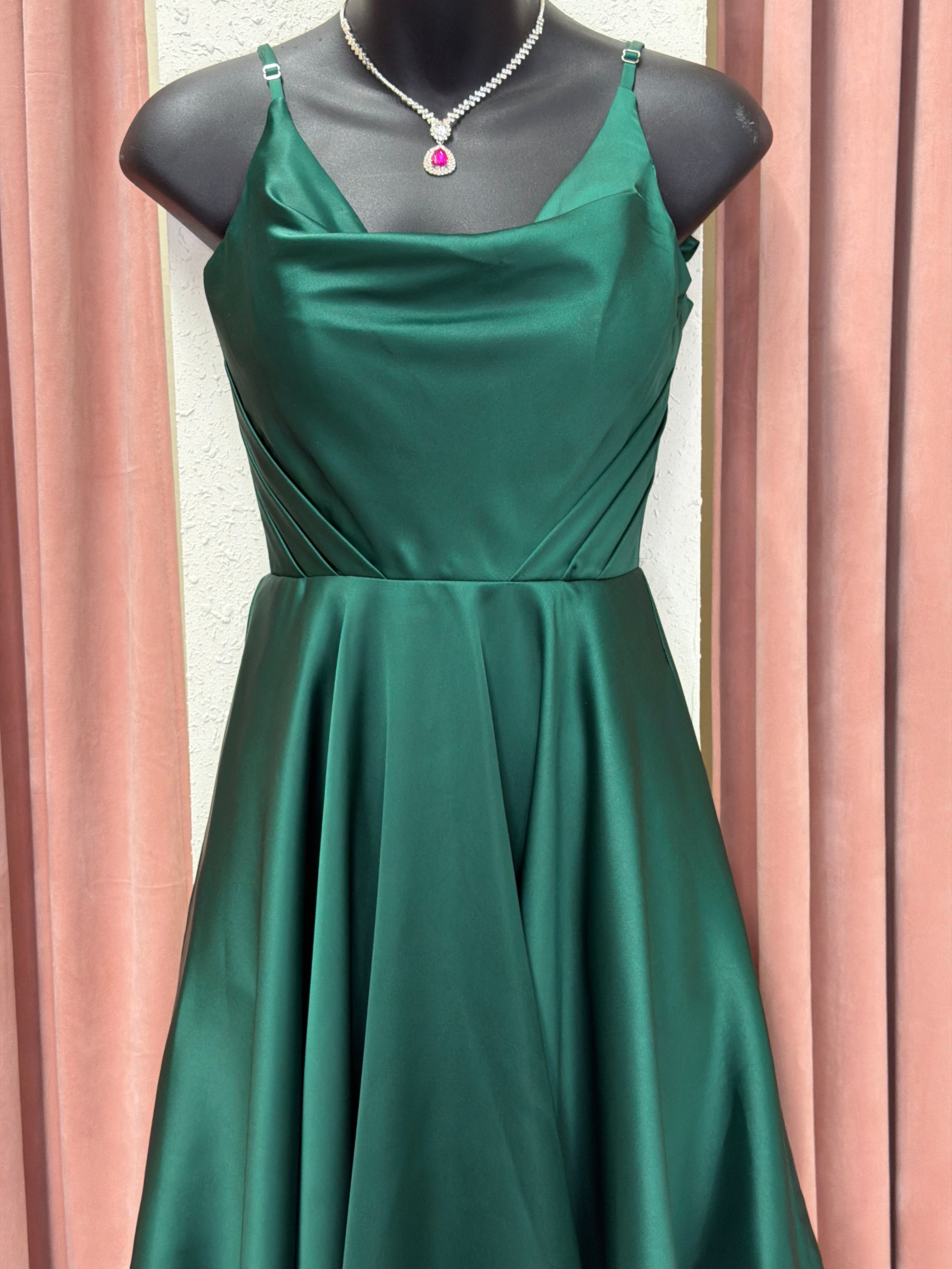 R75952 / Forest Green / 2 / Nox Anabel