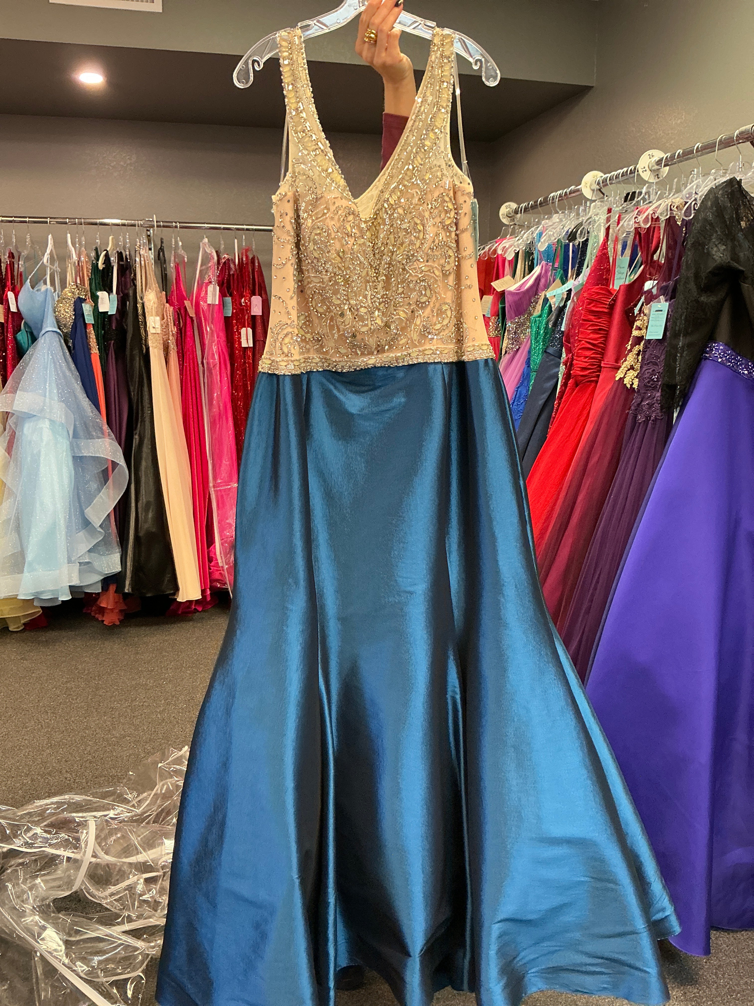 85199 / Blue / 20 / Morilee