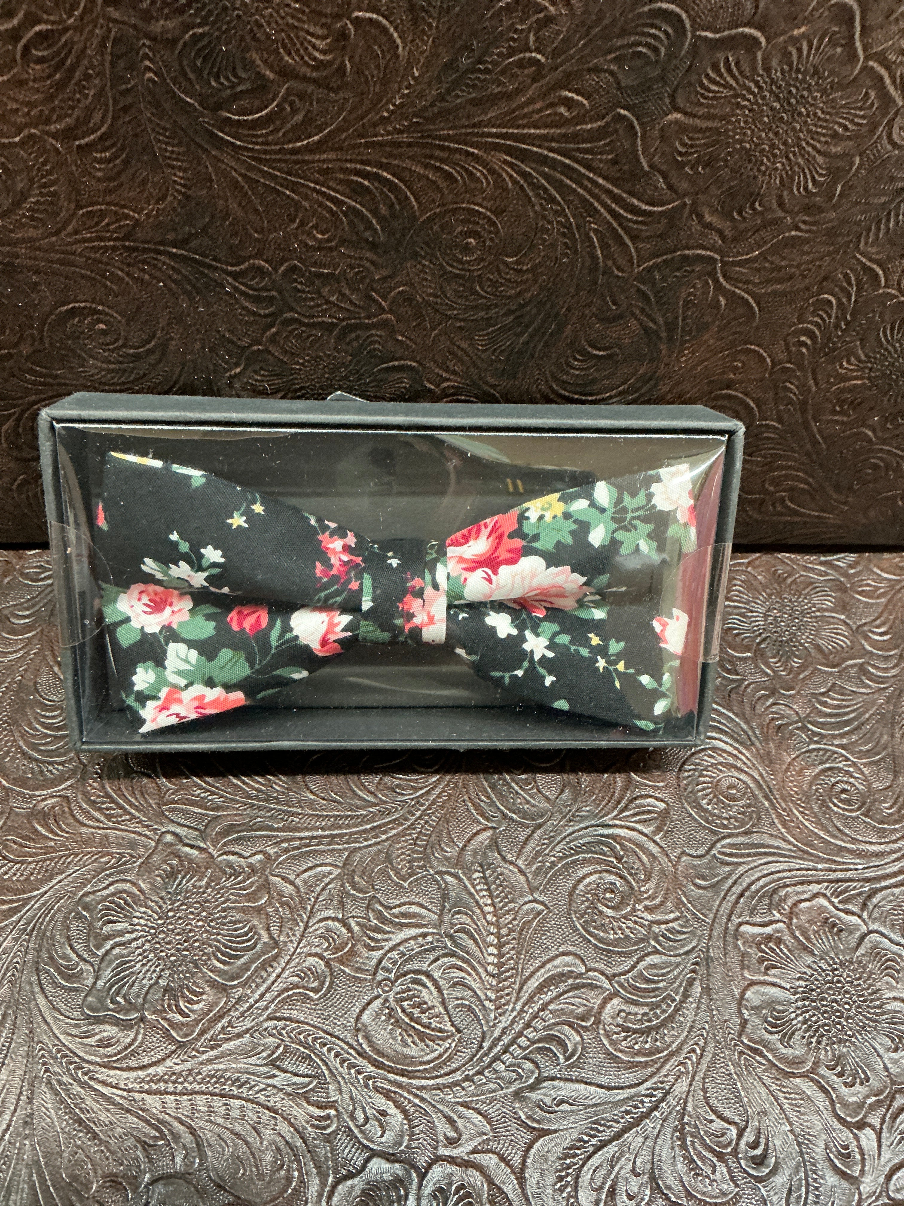 Black & Rose pattern bow tie