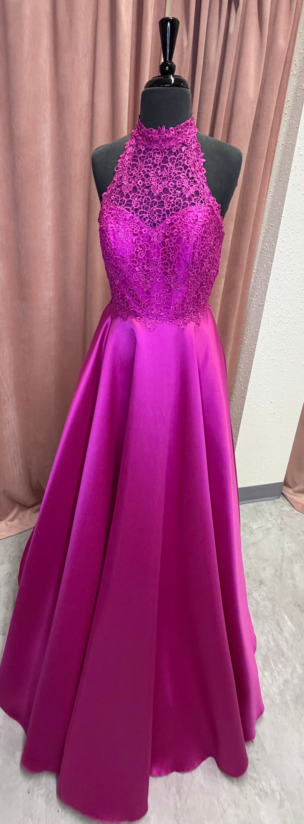 60331 / Raspberry / Size 4 / Alyce