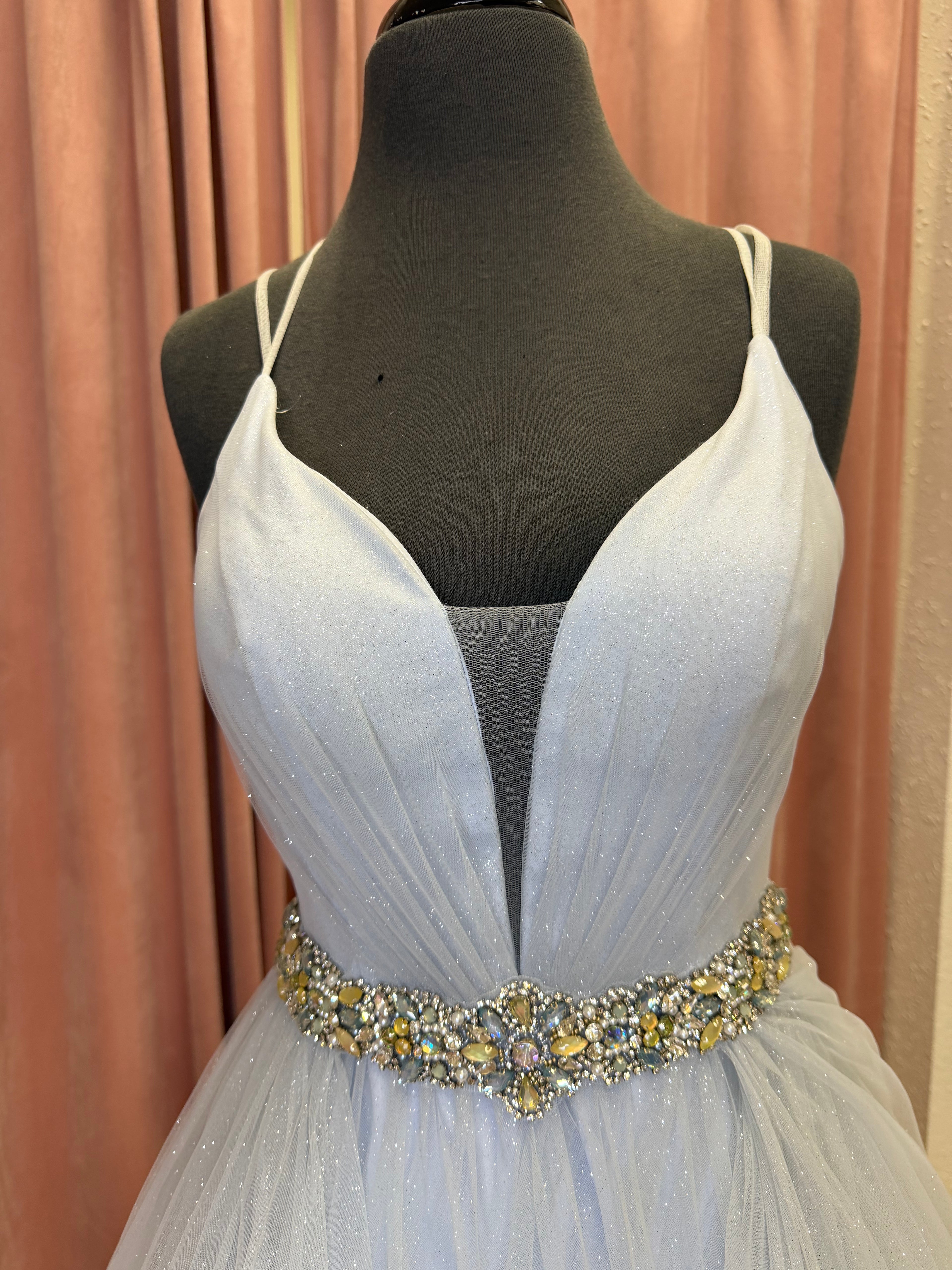 61202 / Glacier Blue / Size 4 / Alyce