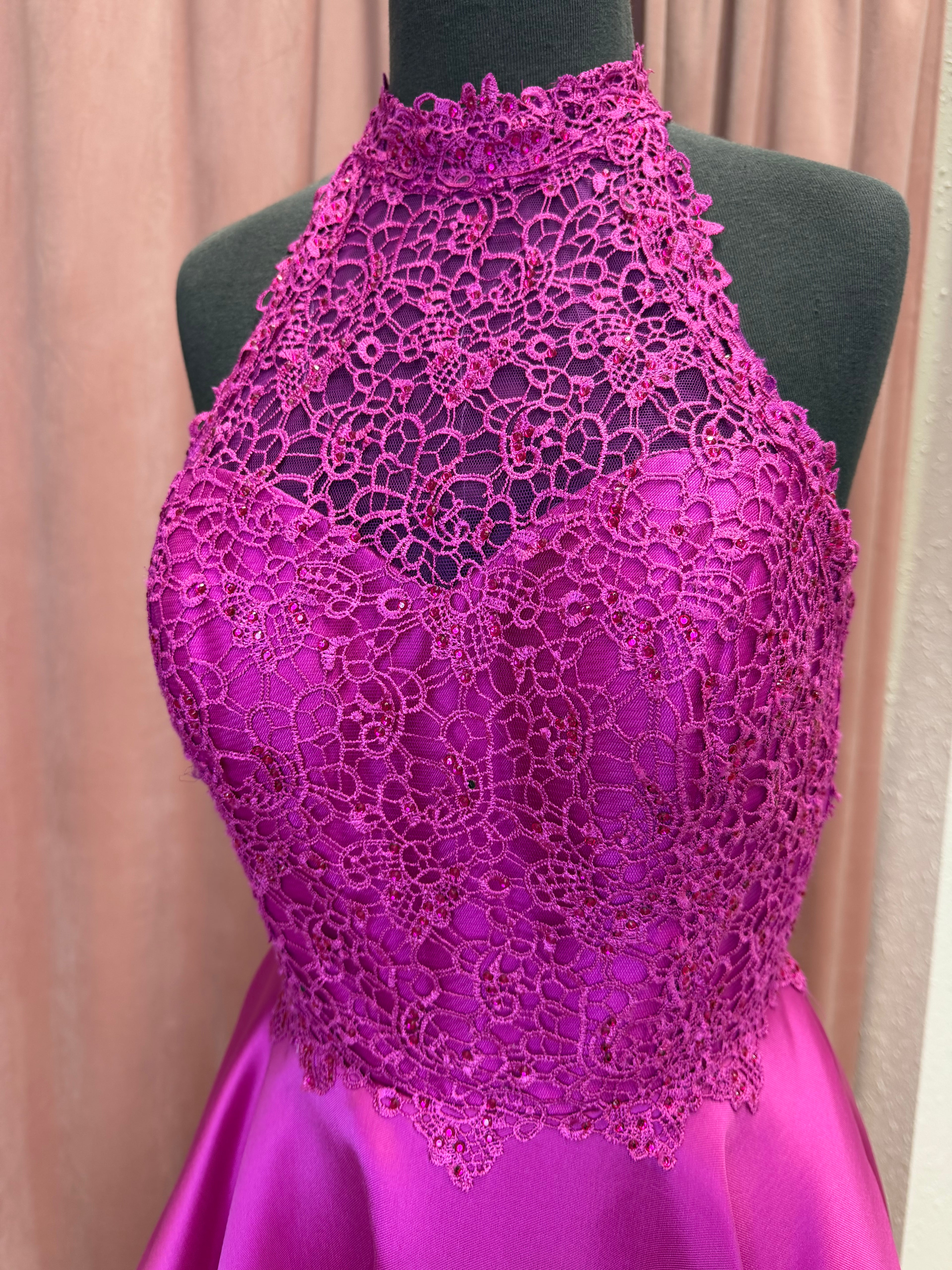 60331 / Raspberry / Size 4 / Alyce