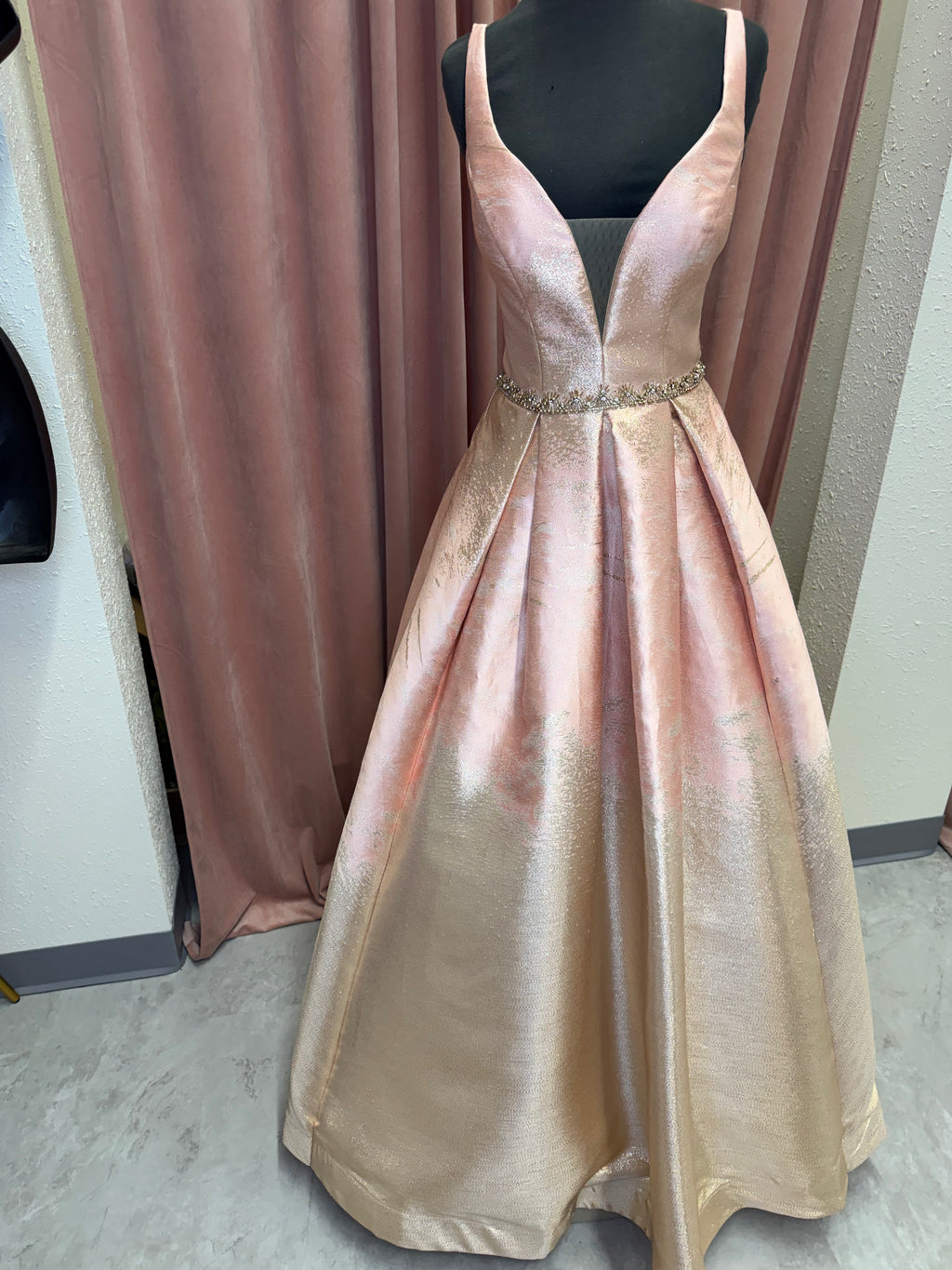 2033312xx / English Rose / Size 4 / Madison James