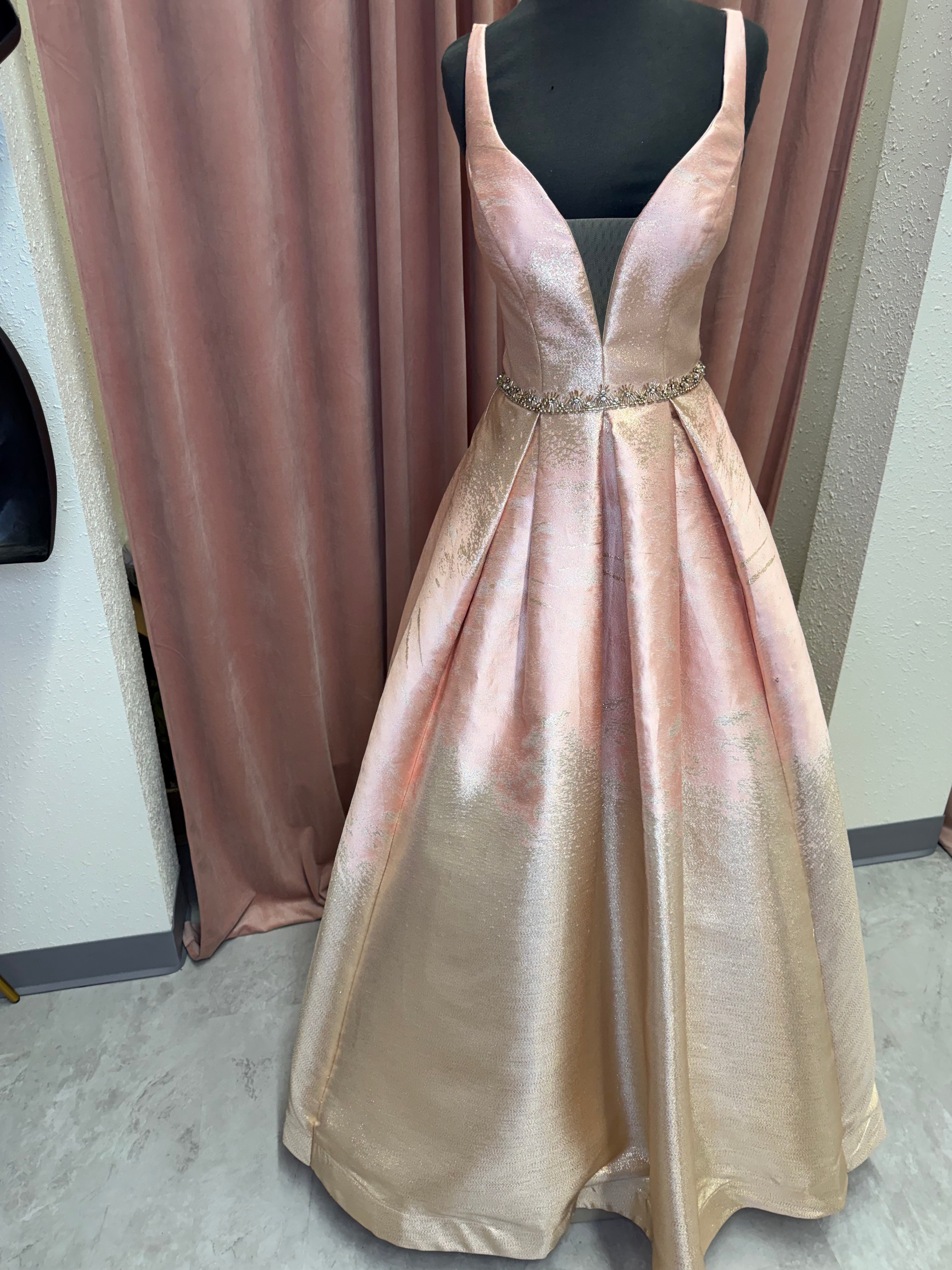 2033312xx / English Rose / Size 4 / Madison James