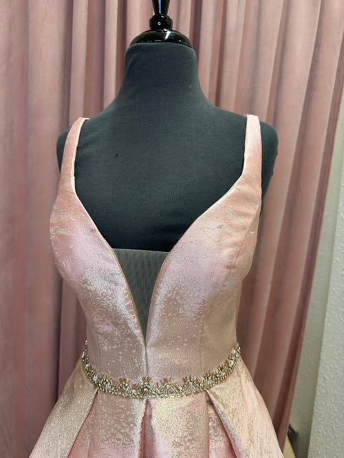 2033312xx / English Rose / Size 4 / Madison James