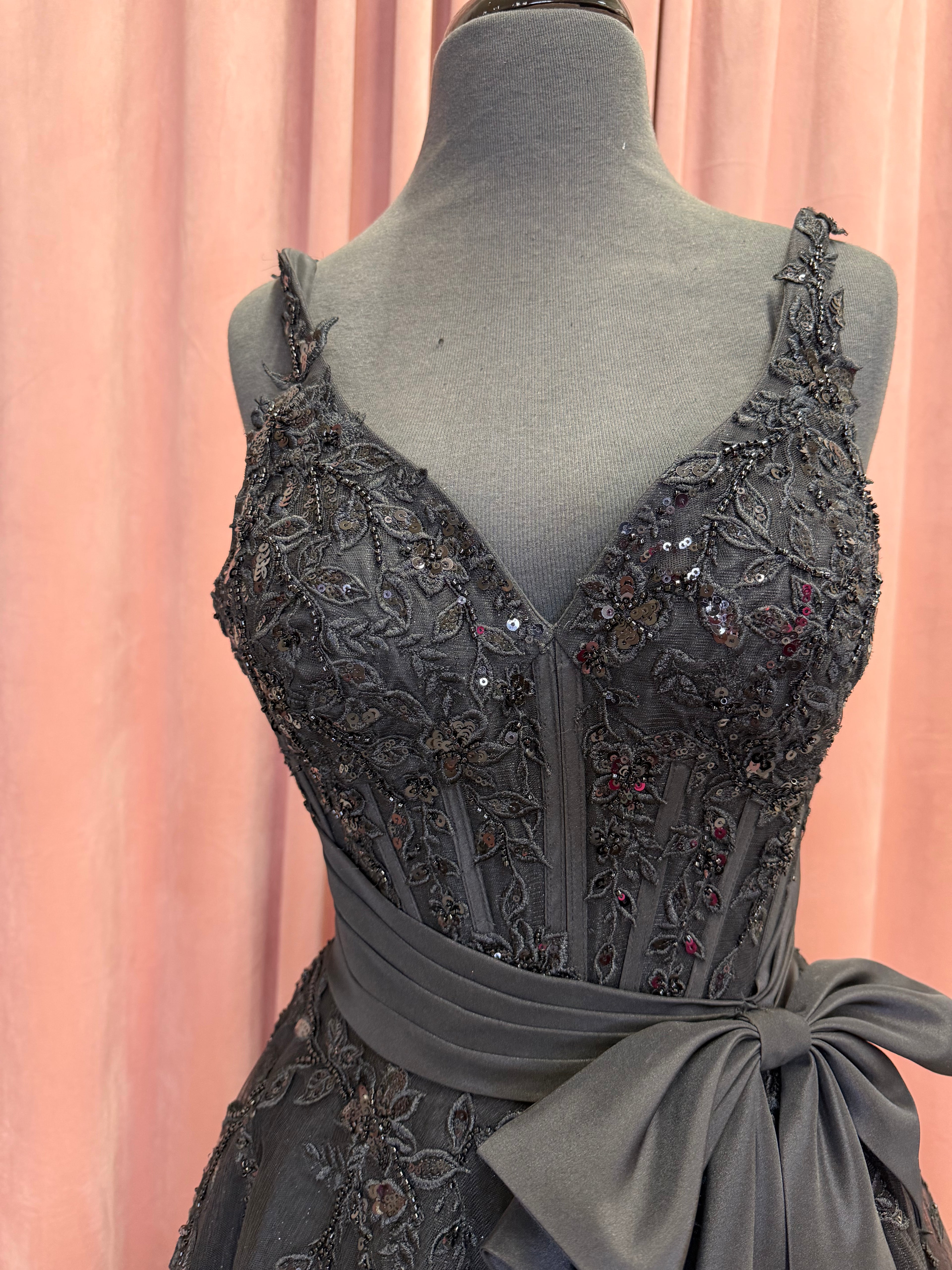 26029/black/Size 4/Kate Parker