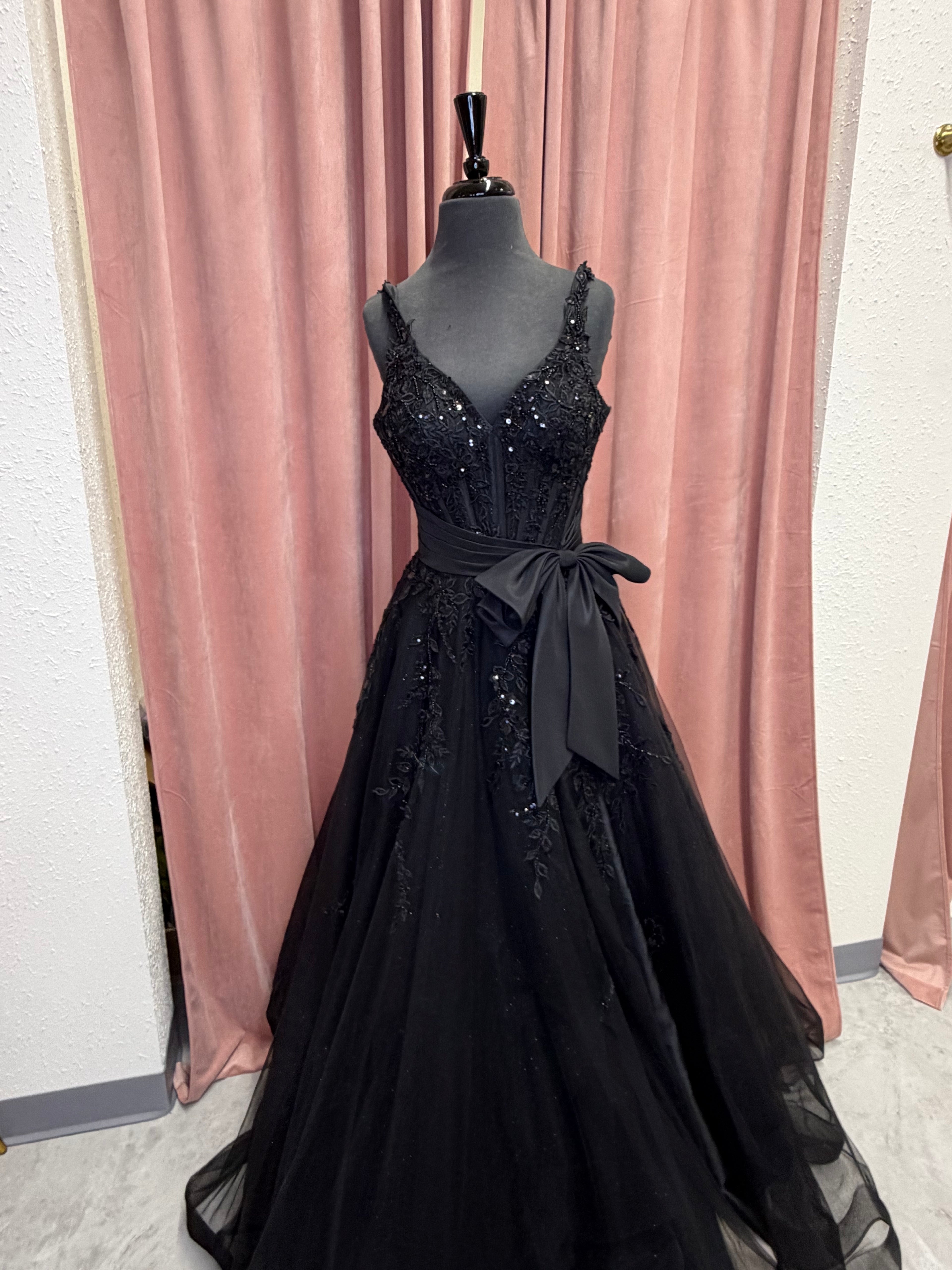 26029/black/Size 4/Kate Parker
