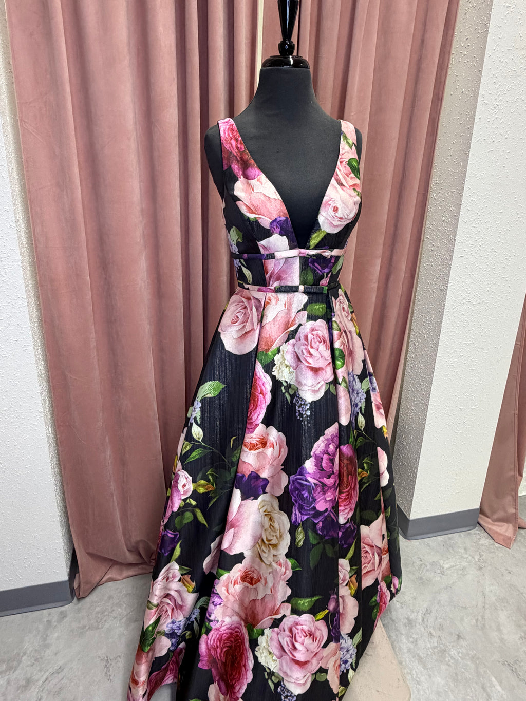 11735 / Black Floral / Size 4 / Blush