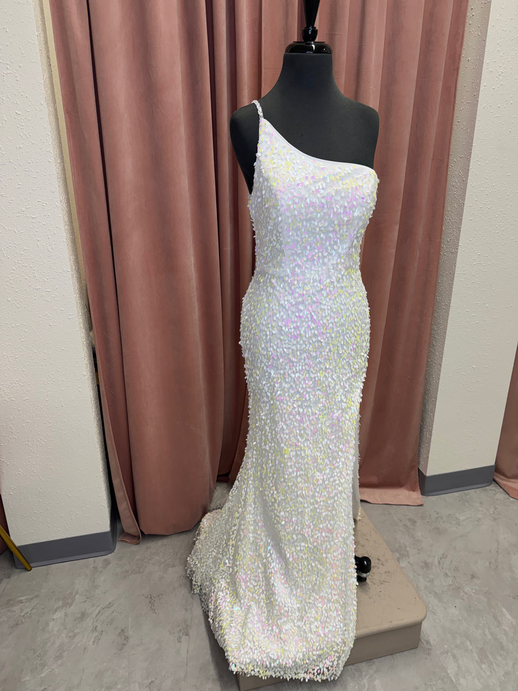 20510 / Iridescent White / 4 / Blush