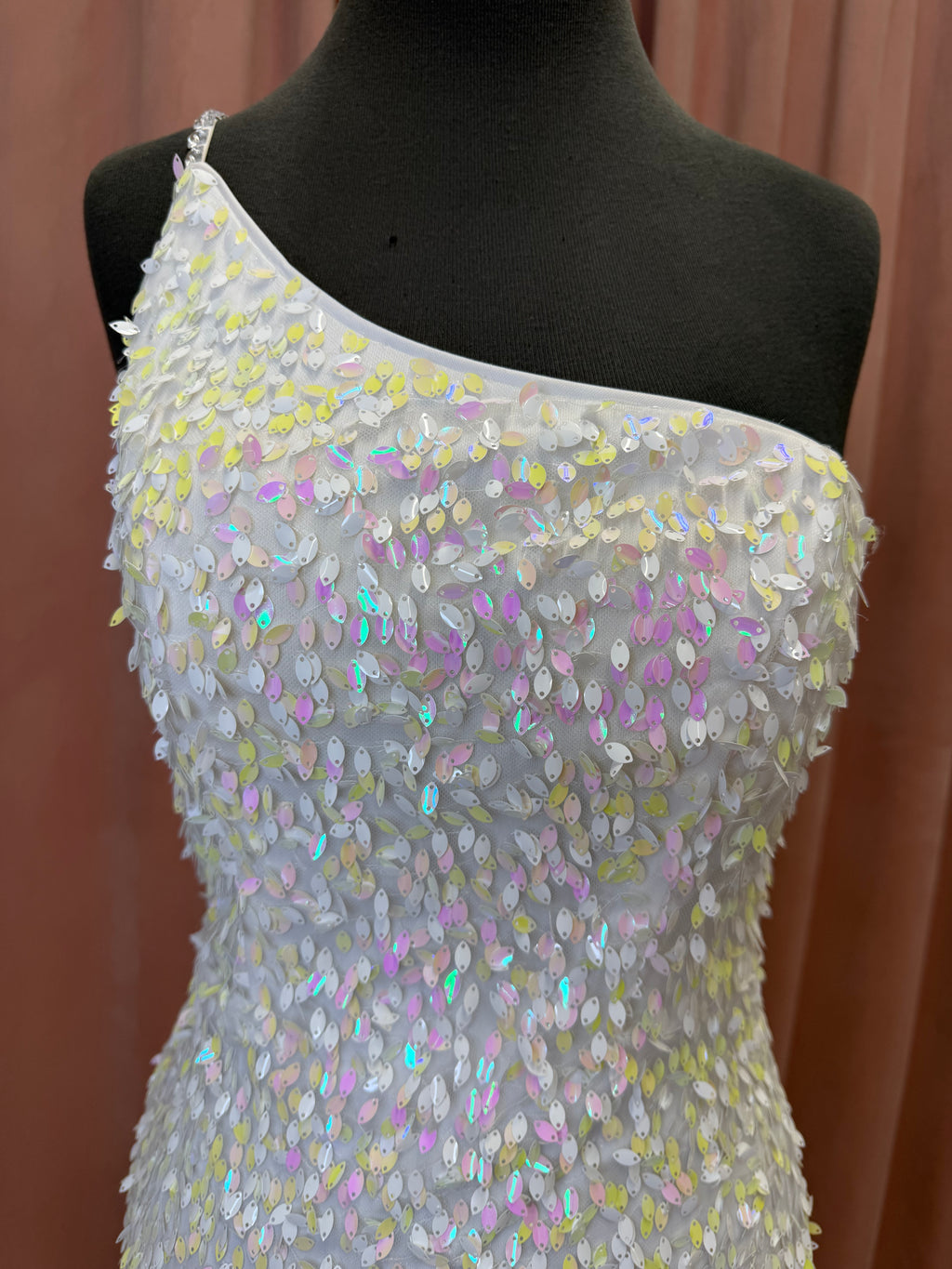 20510 / Iridescent White / 4 / Blush