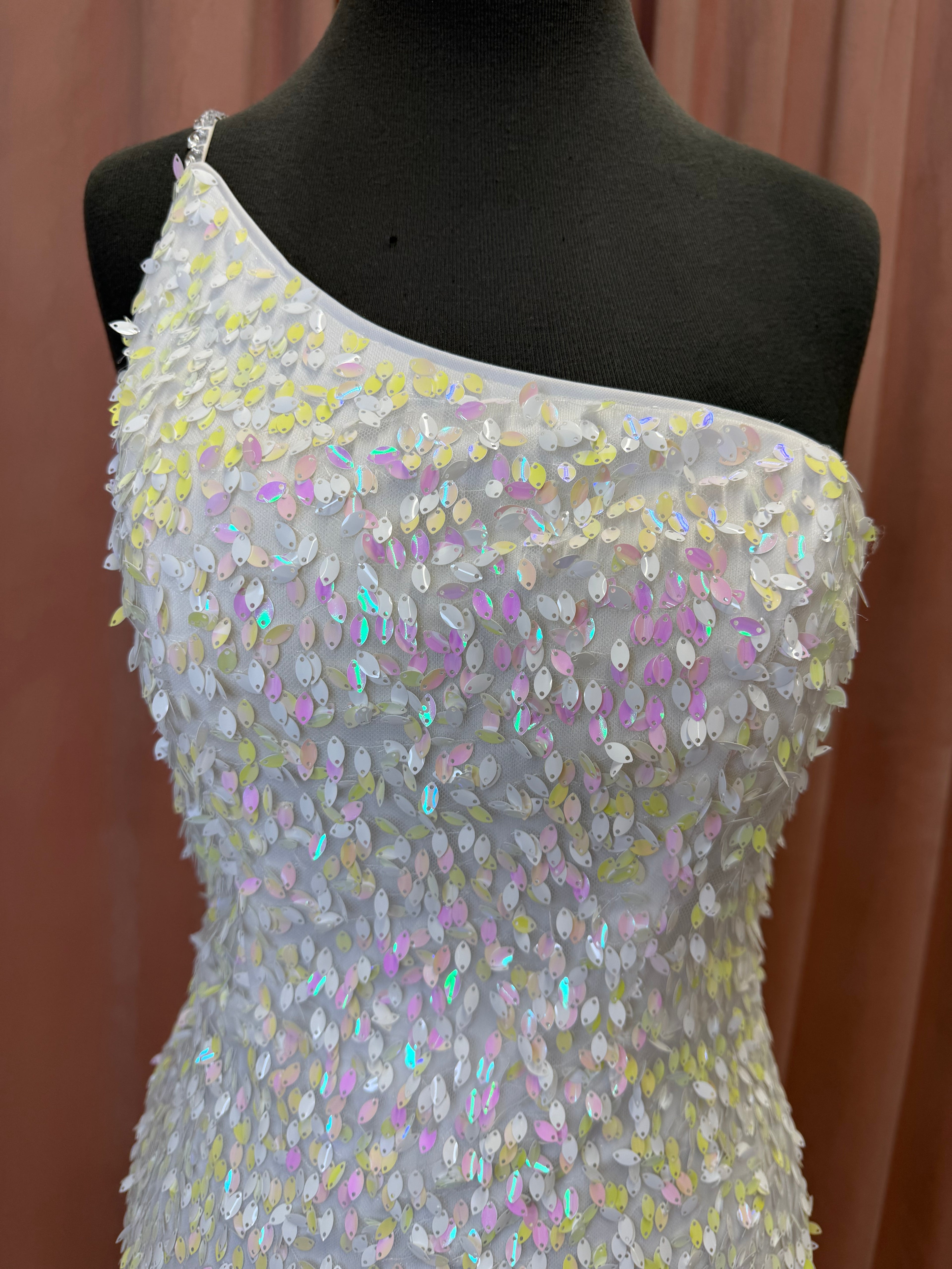 20510 / Iridescent White / 4 / Blush