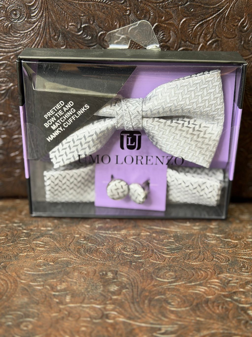 Silver bowtie