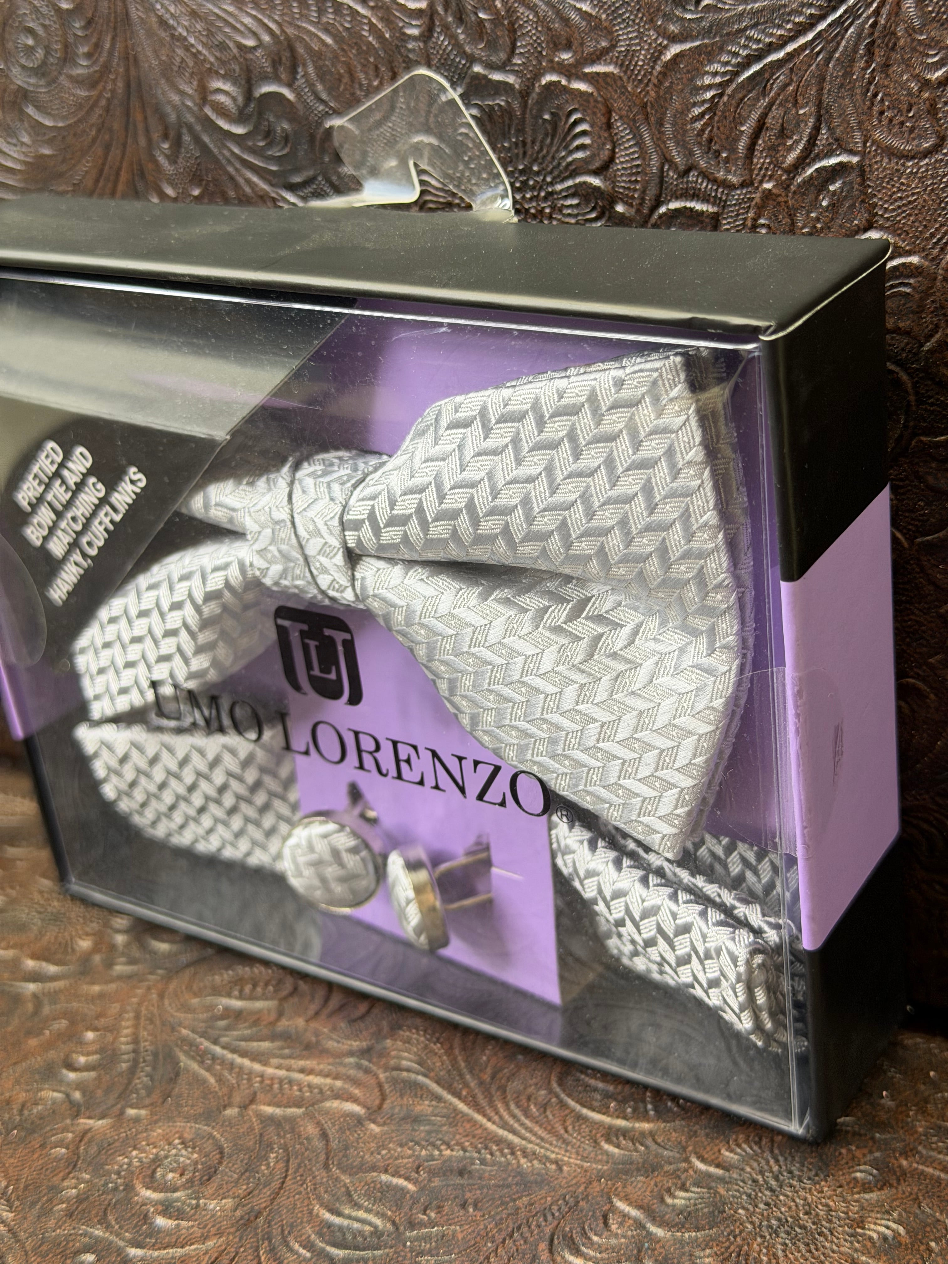 Silver bowtie