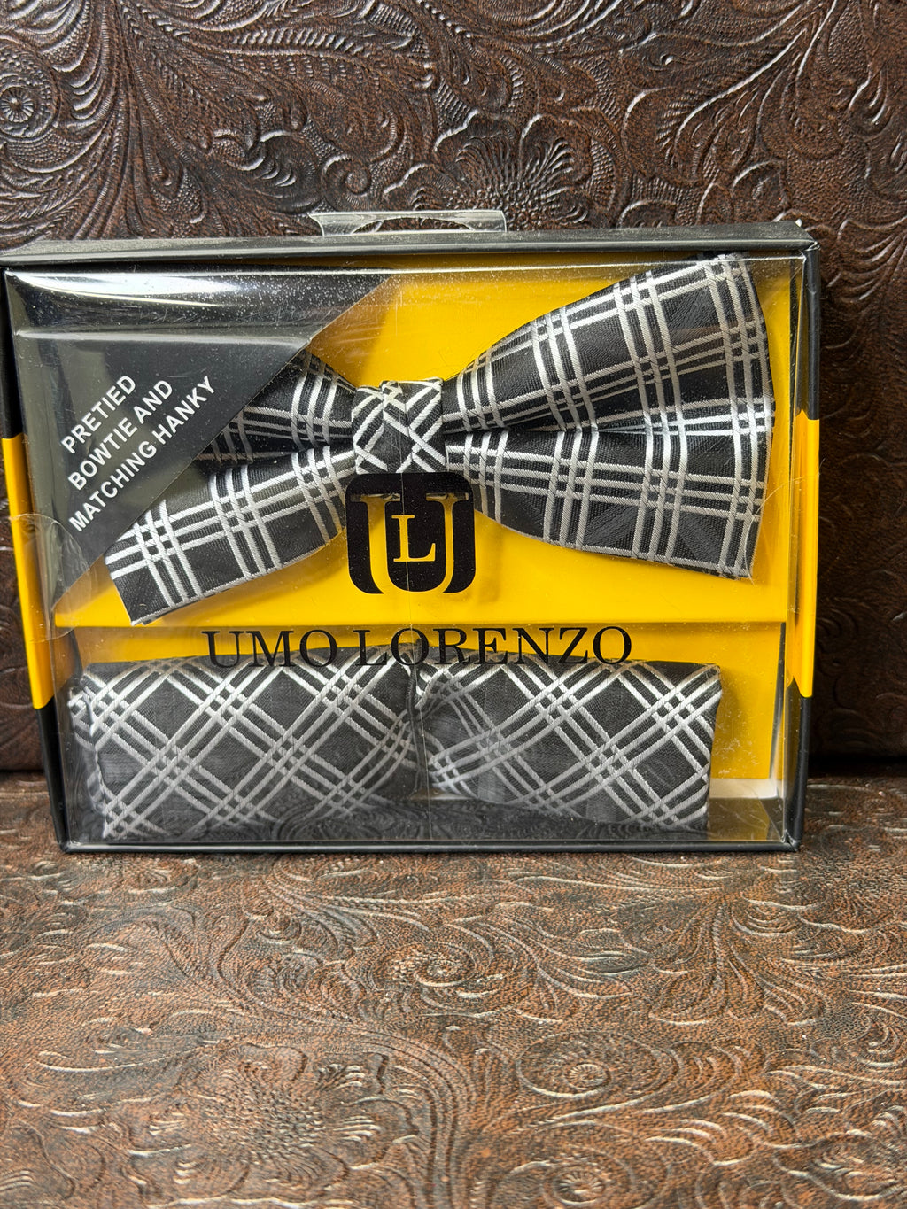 Black and White Bowtie Set